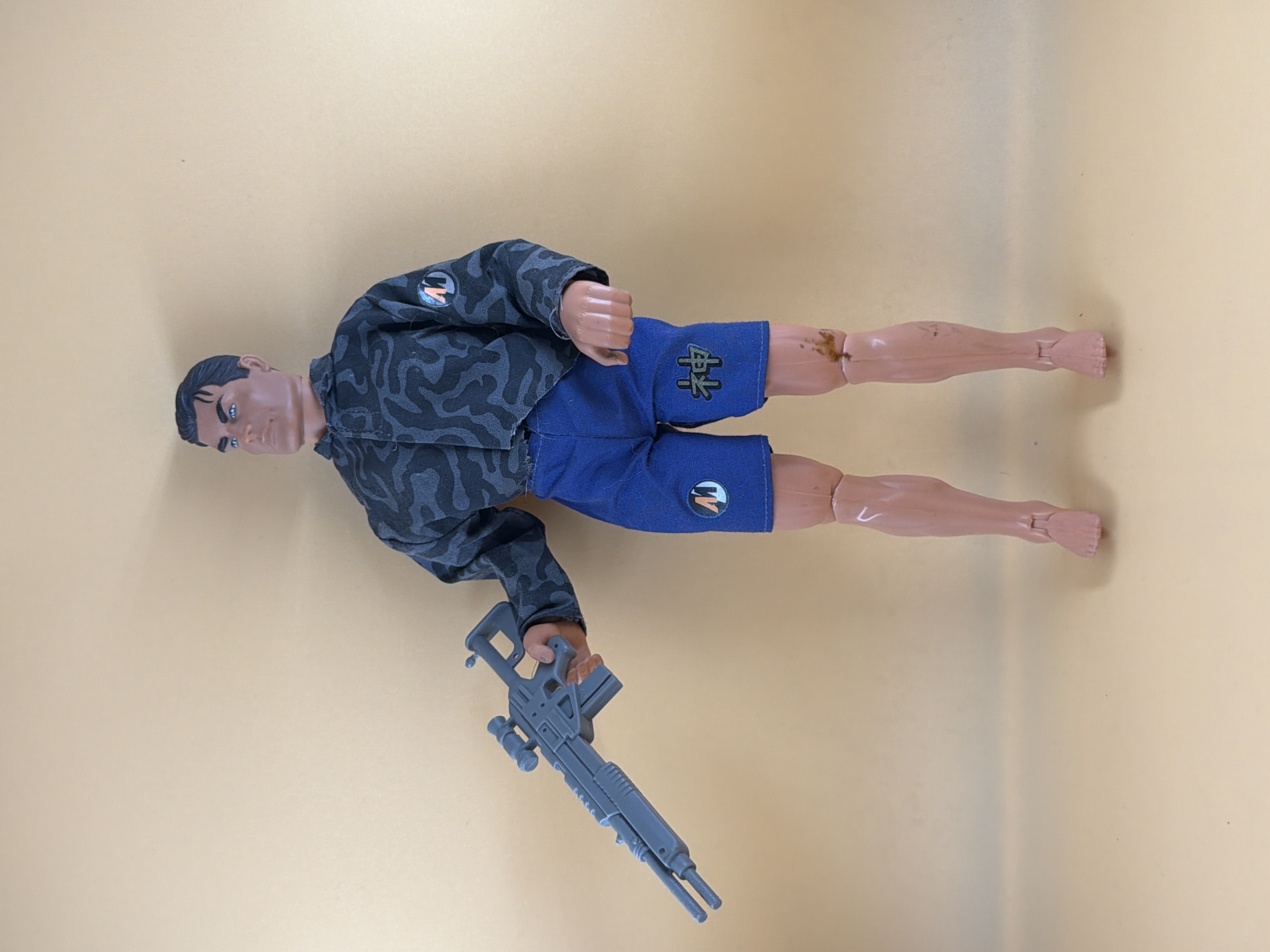 Figurine Action Man articulée avec tenue camouflage
