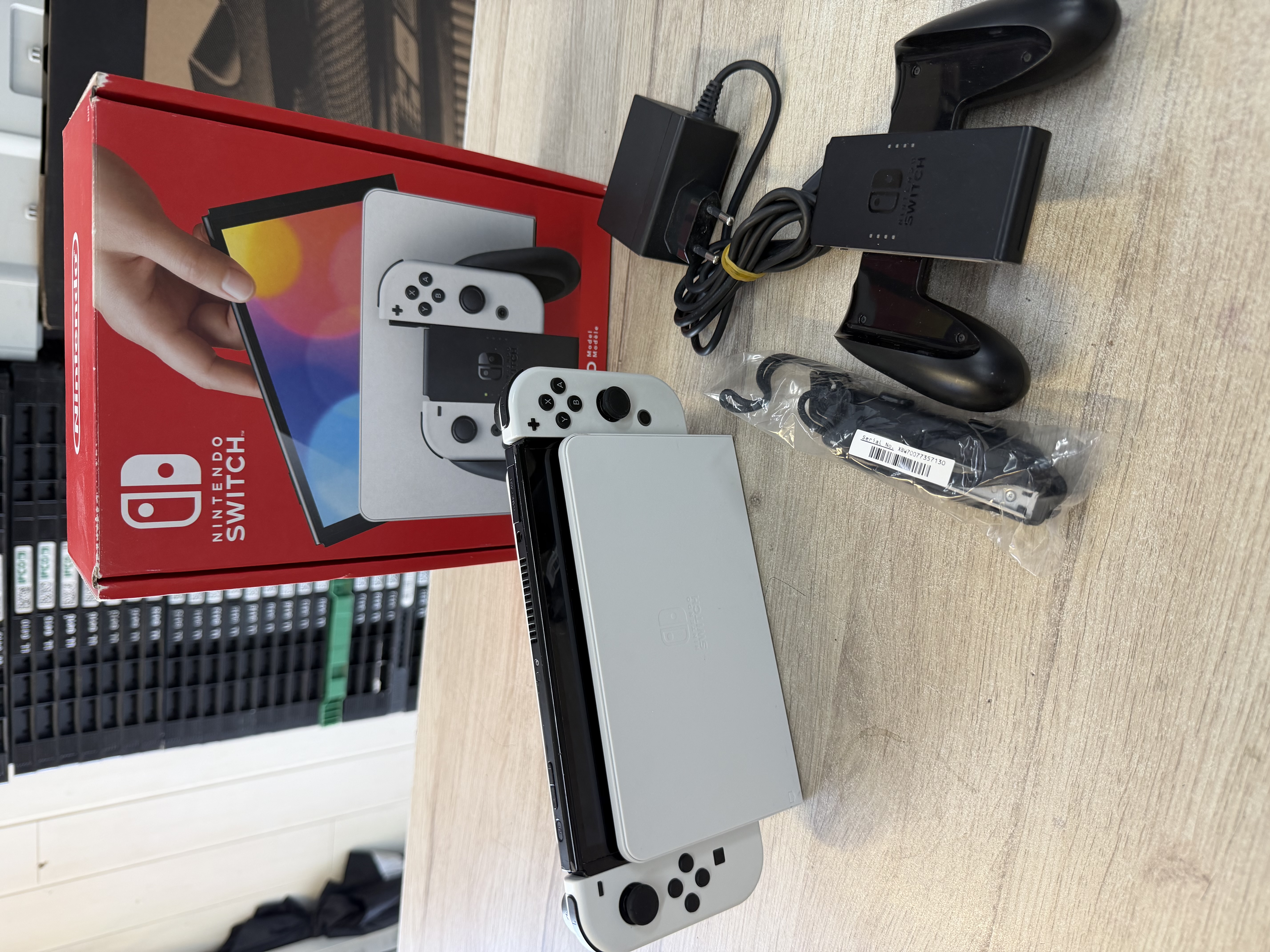 Nintendo Switch OLED blanche avec dock