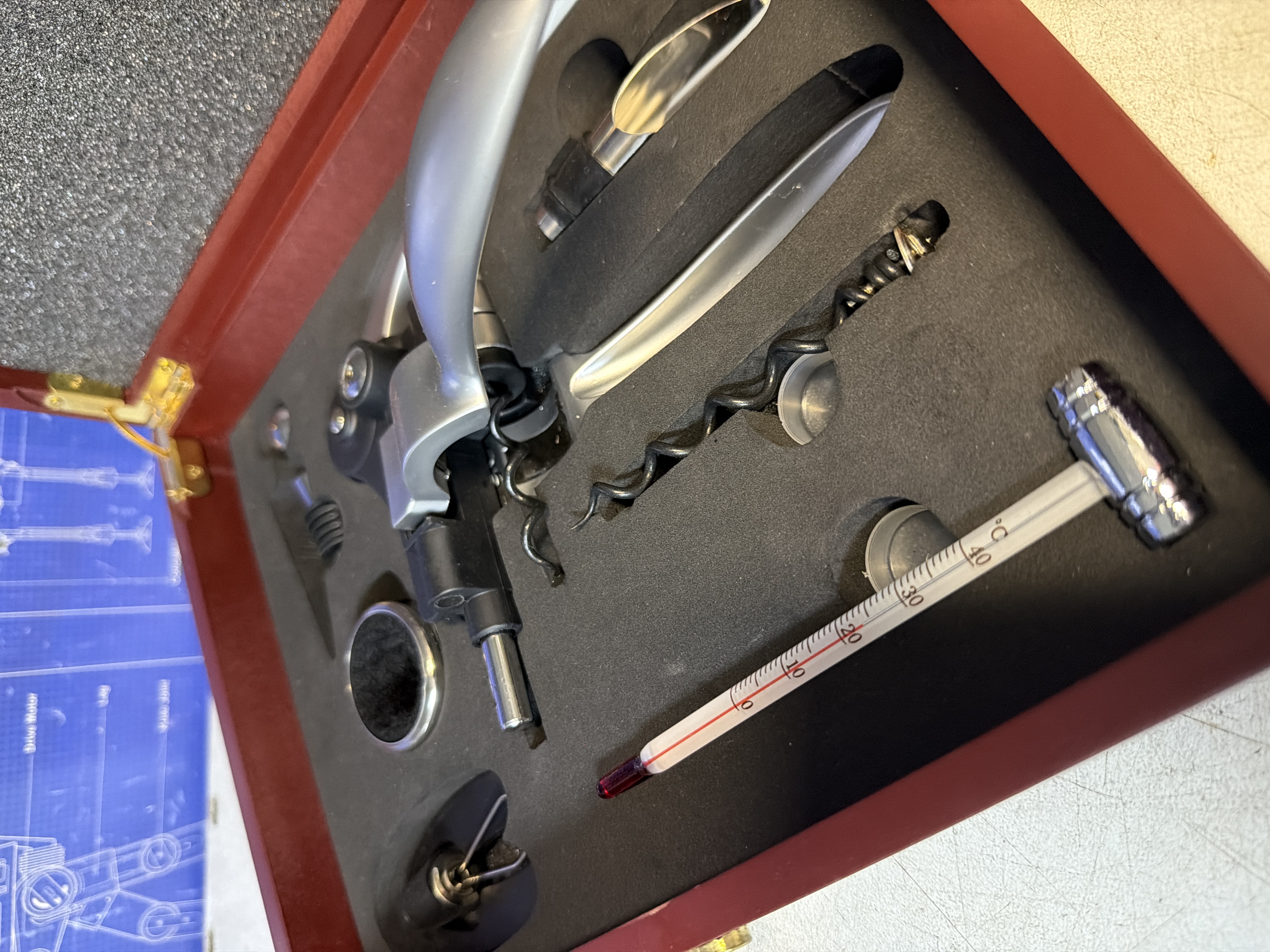 Coffret accessoires vin avec tire-bouchon à levier — photo 2