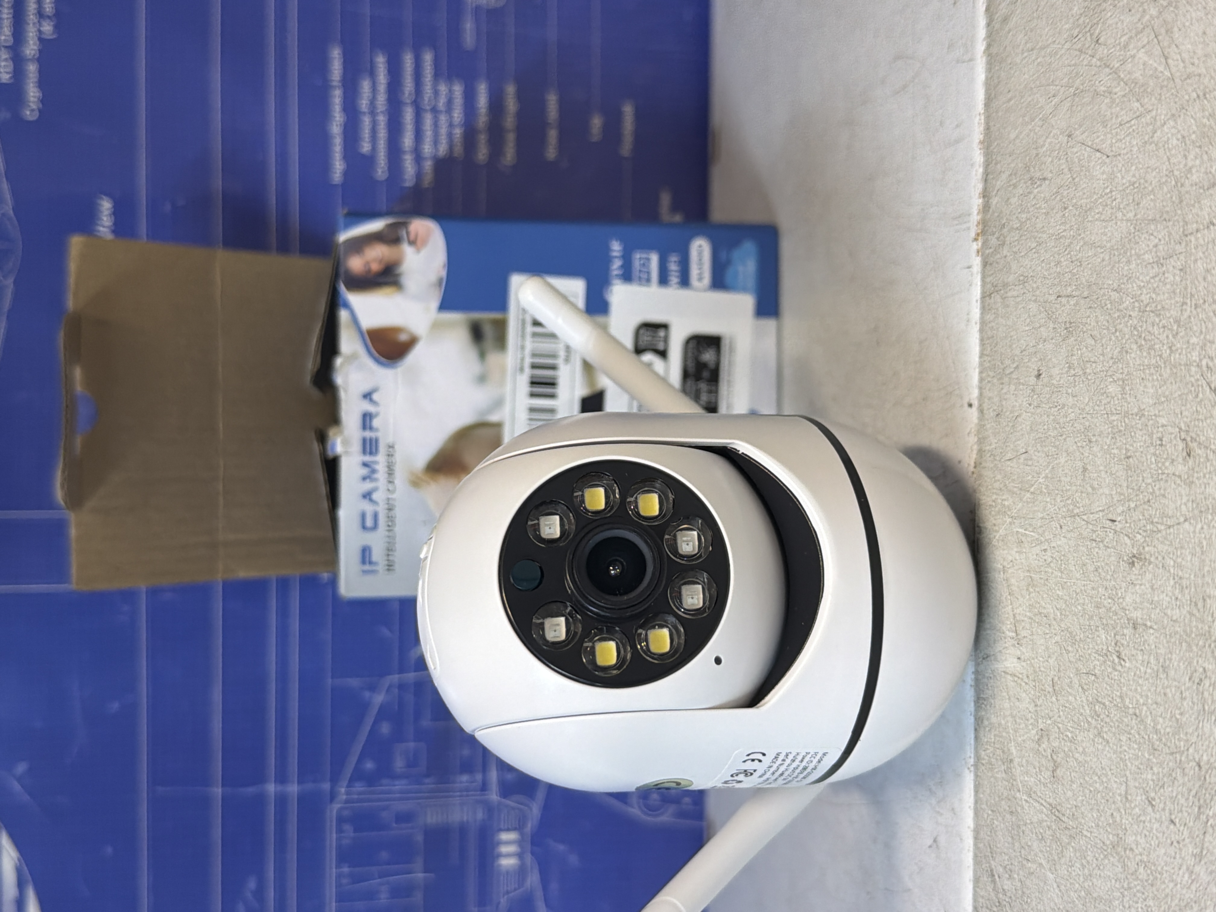 Caméra de surveillance IP motorisée
