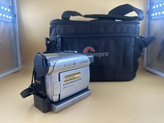 Caméscope Sony Handycam avec station, housse et chargeur