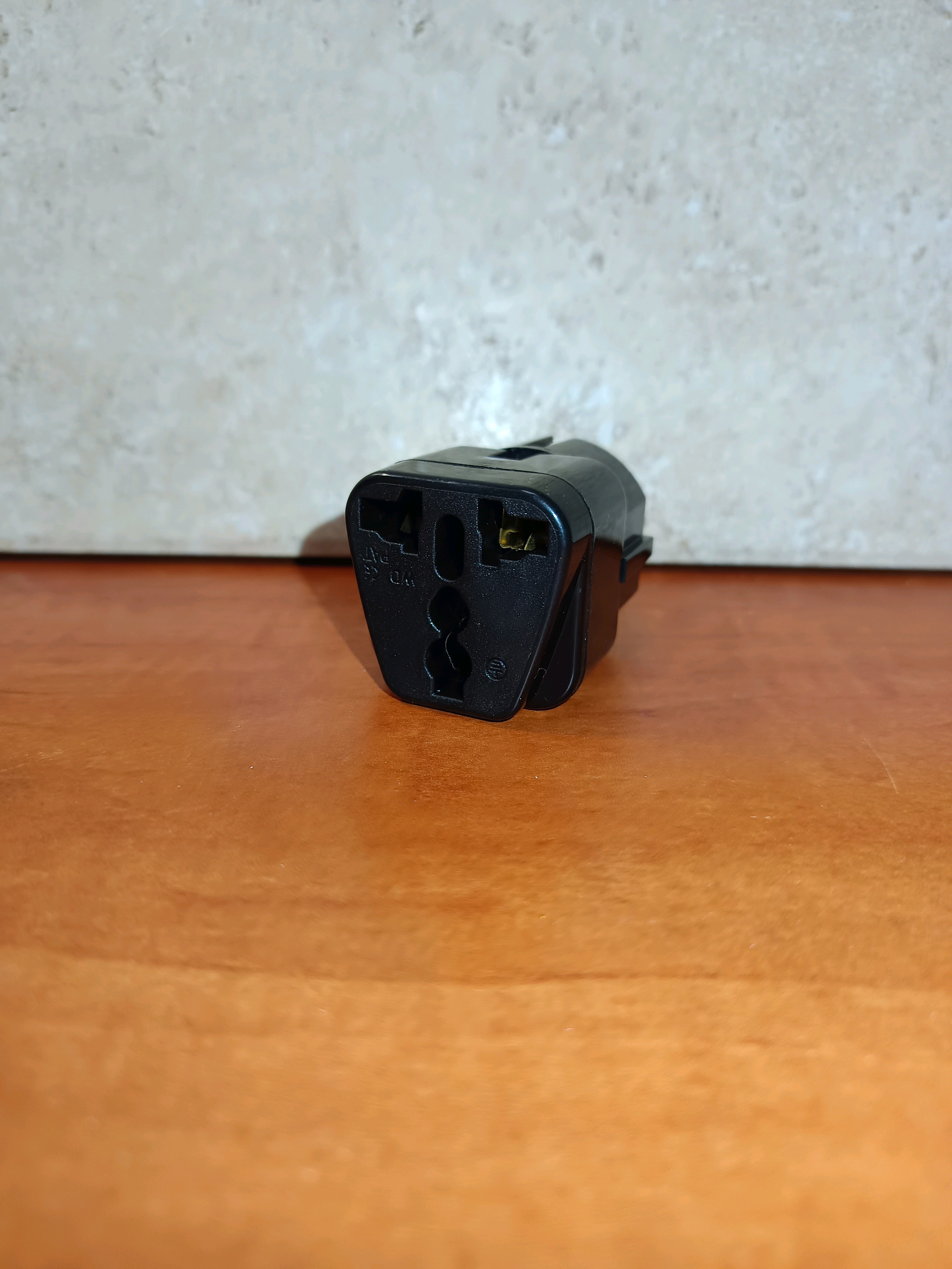 Adaptateur de voyage universel EU Schuko vers prise universelle