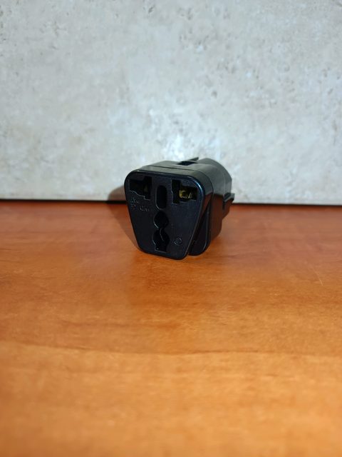 Adaptateur de voyage universel EU Schuko vers prise universelle