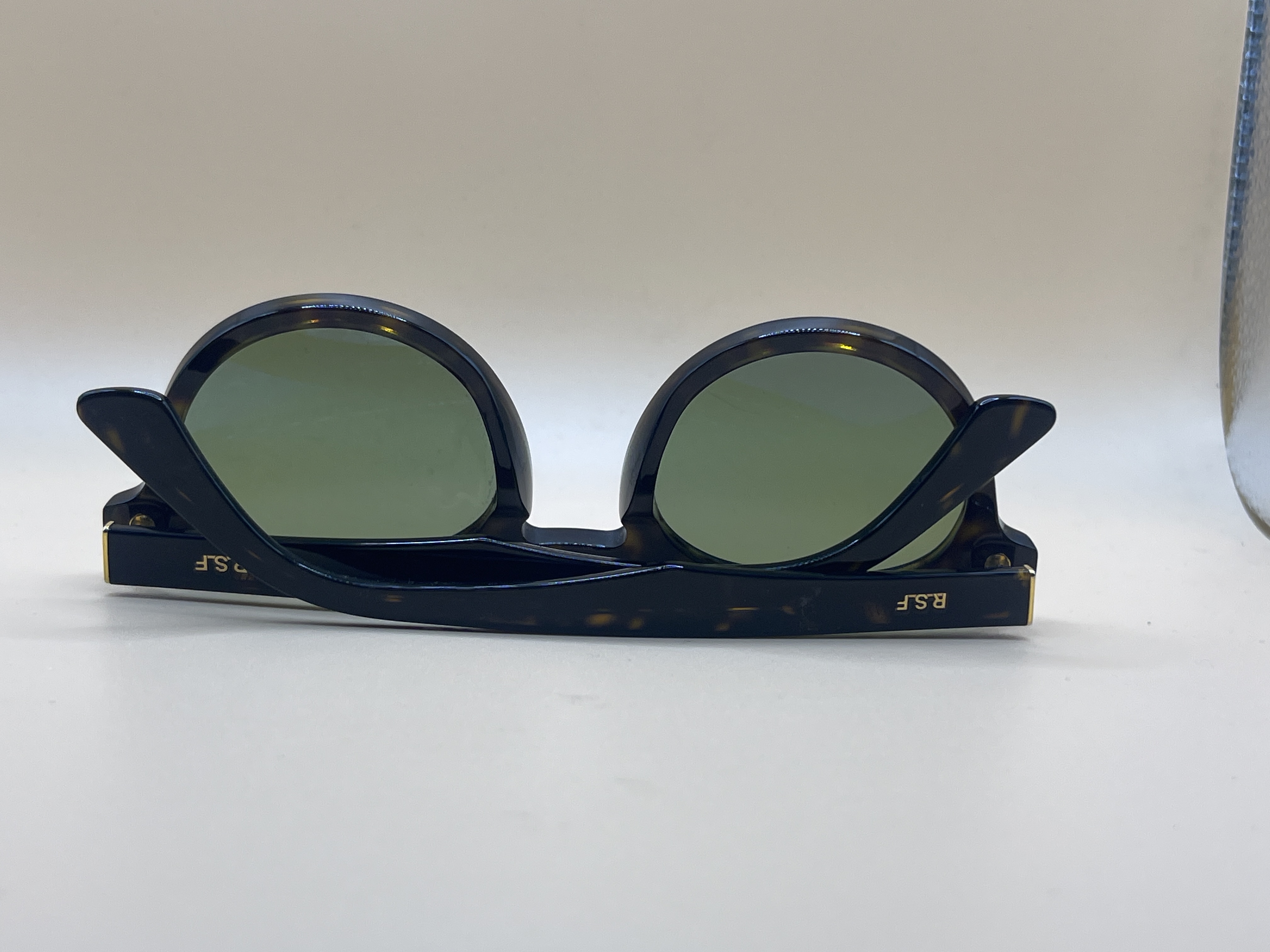 Lunettes de soleil rondes - monture écaille, verres verts — photo 2
