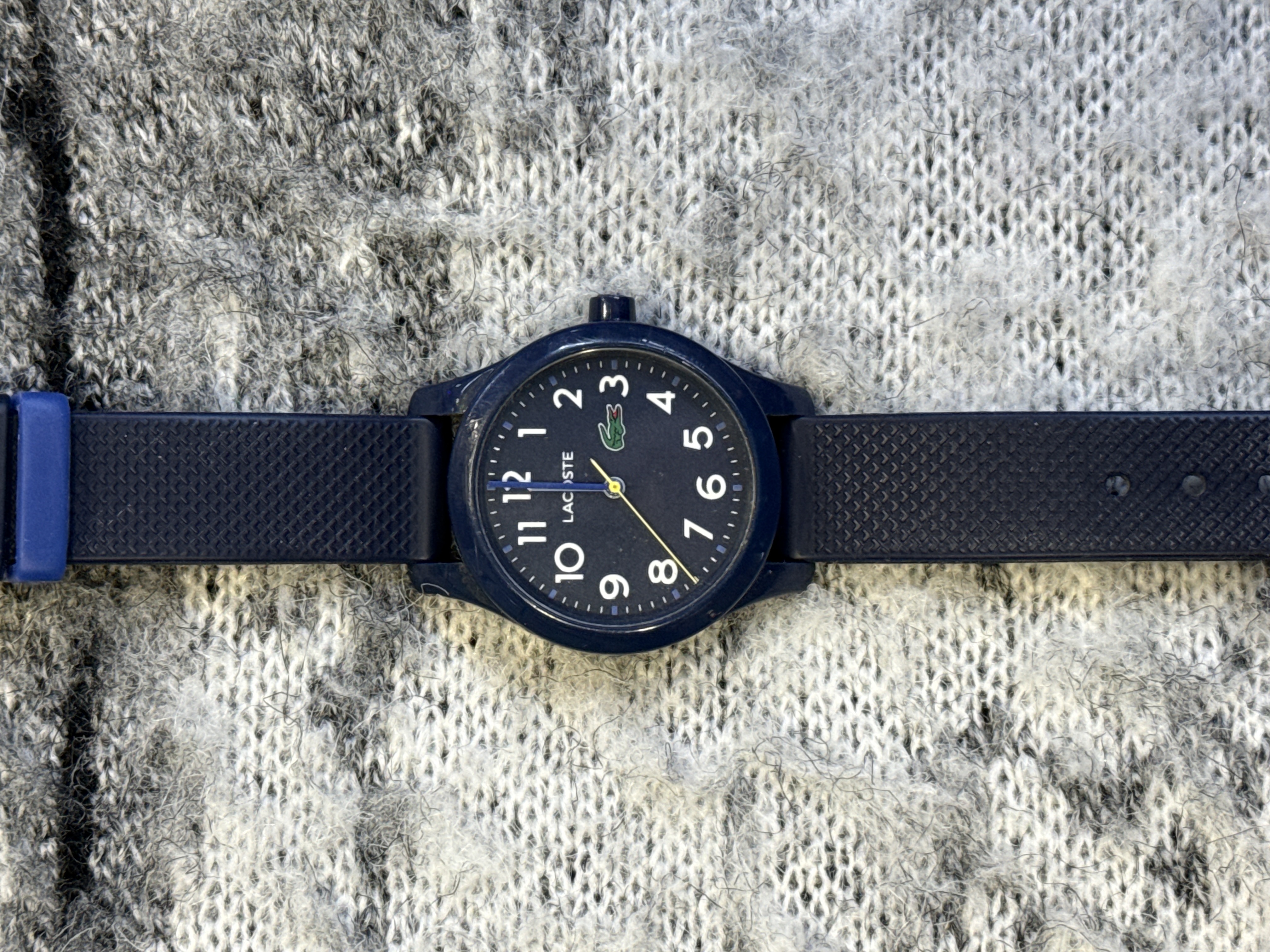 Montre Lacoste bleue à cadran noir