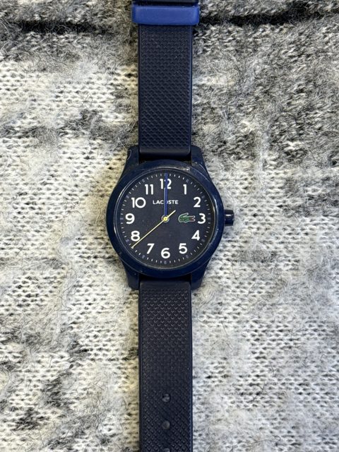 Montre Lacoste bleue à cadran noir