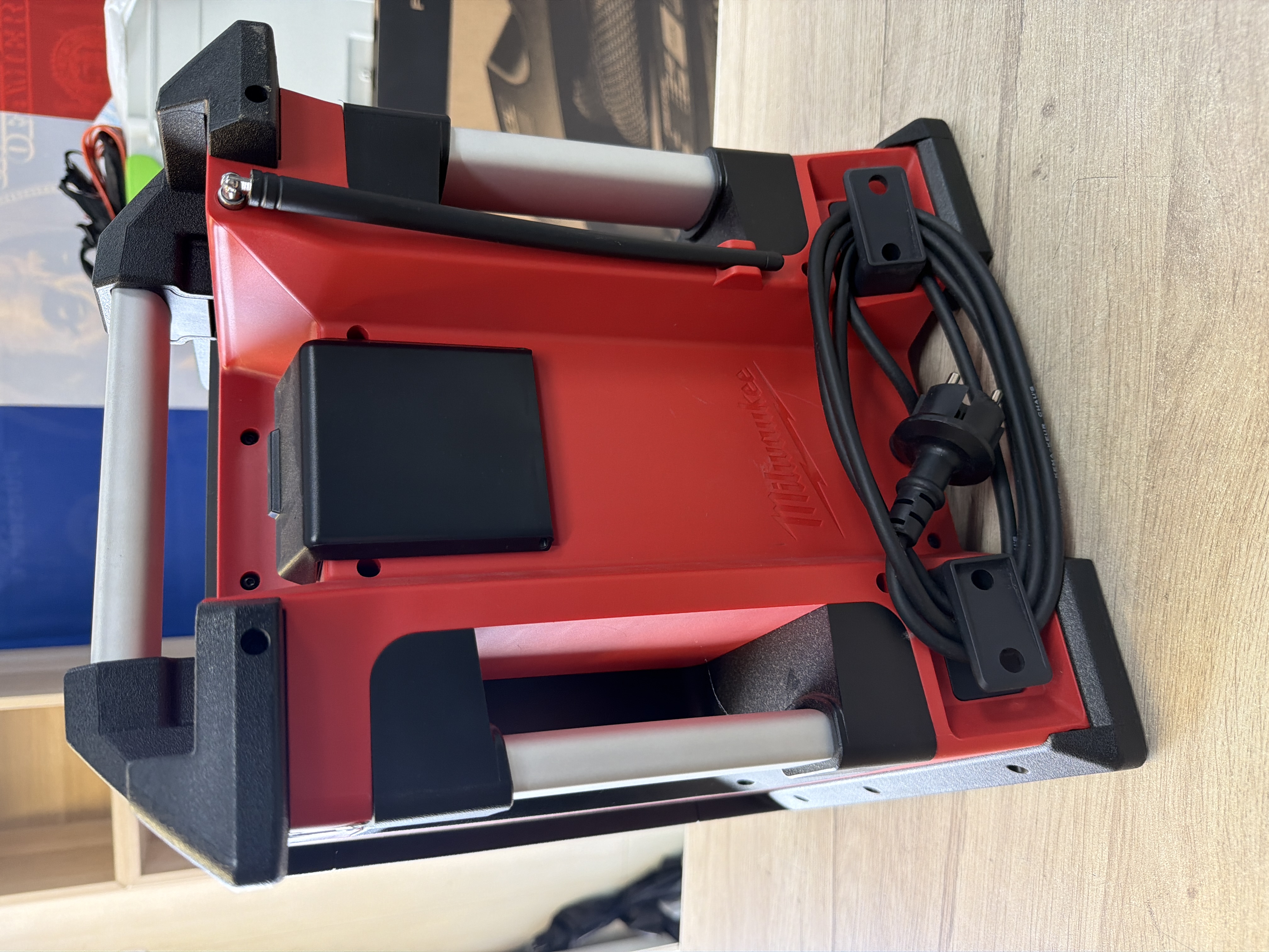 Radio de chantier Milwaukee Bluetooth avec chargeur M18 — photo 3