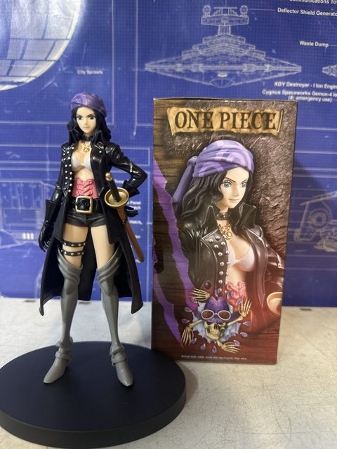 Figurine Nico Robin One Piece avec socle