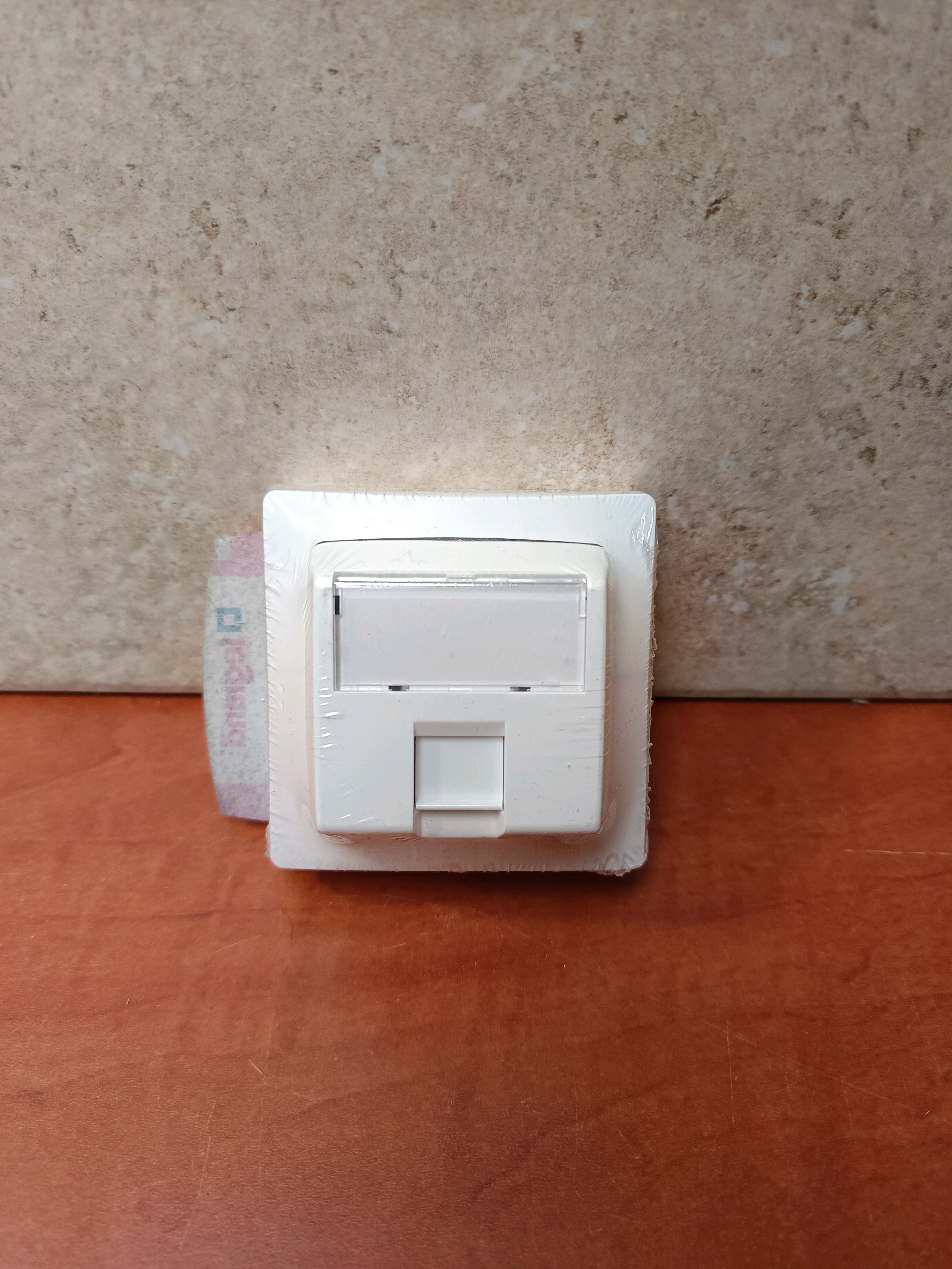 Legrand prise RJ45 murale 1 port - blanc