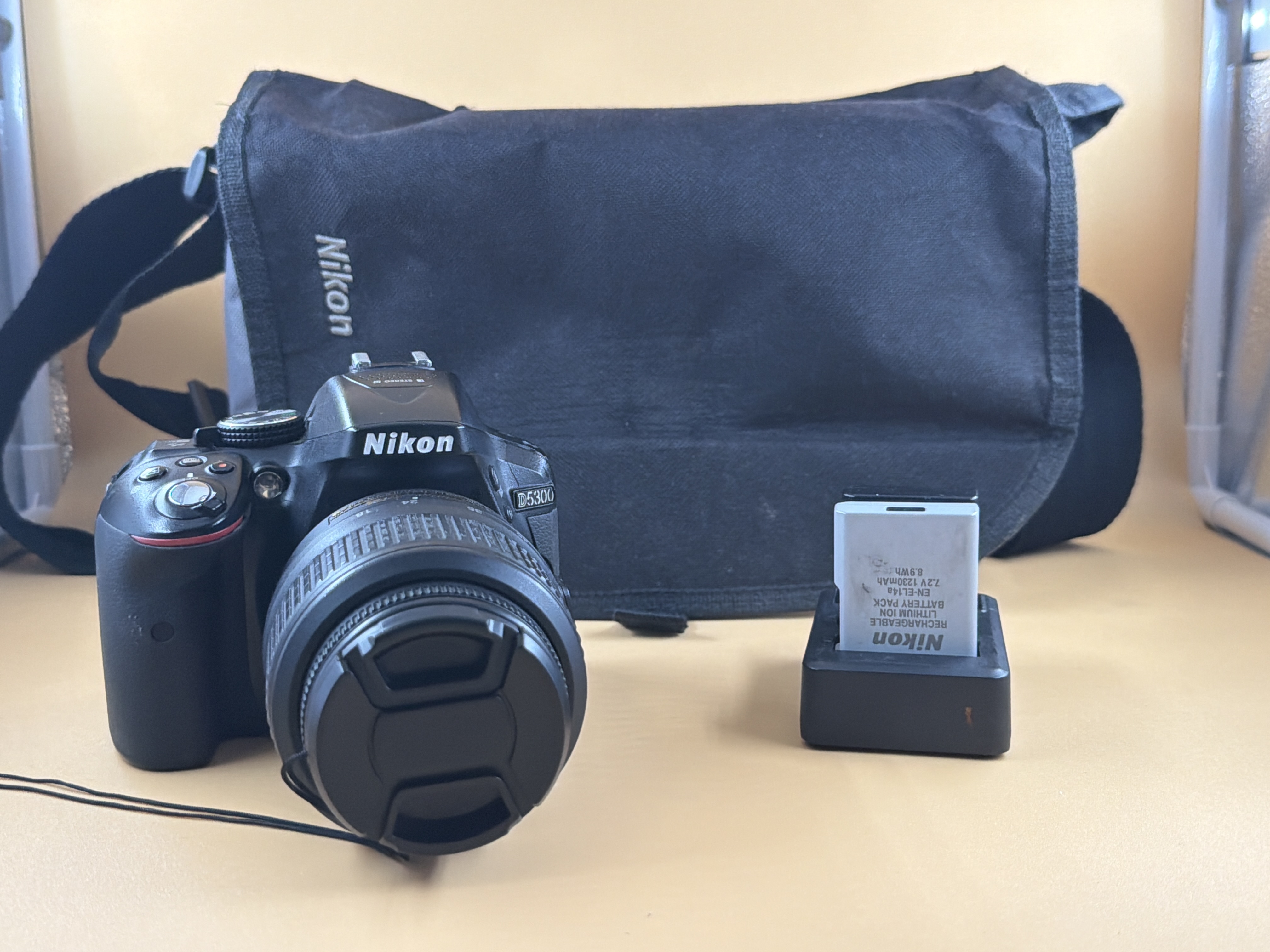 Nikon D5300 reflex numérique avec objectif 18-55 mm et 2 batteries