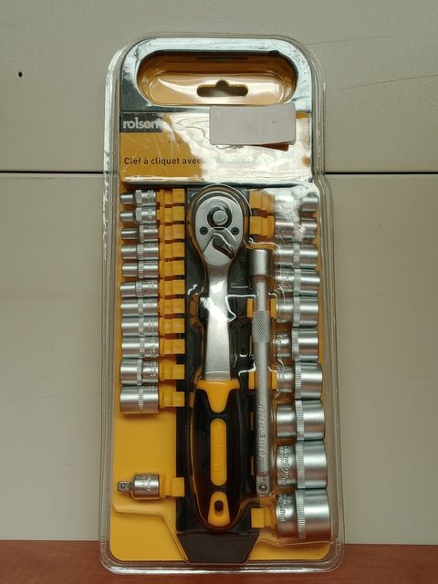 Set cles a cliquet + 23 douilles