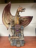 Figurine dragon sur château — photo 1