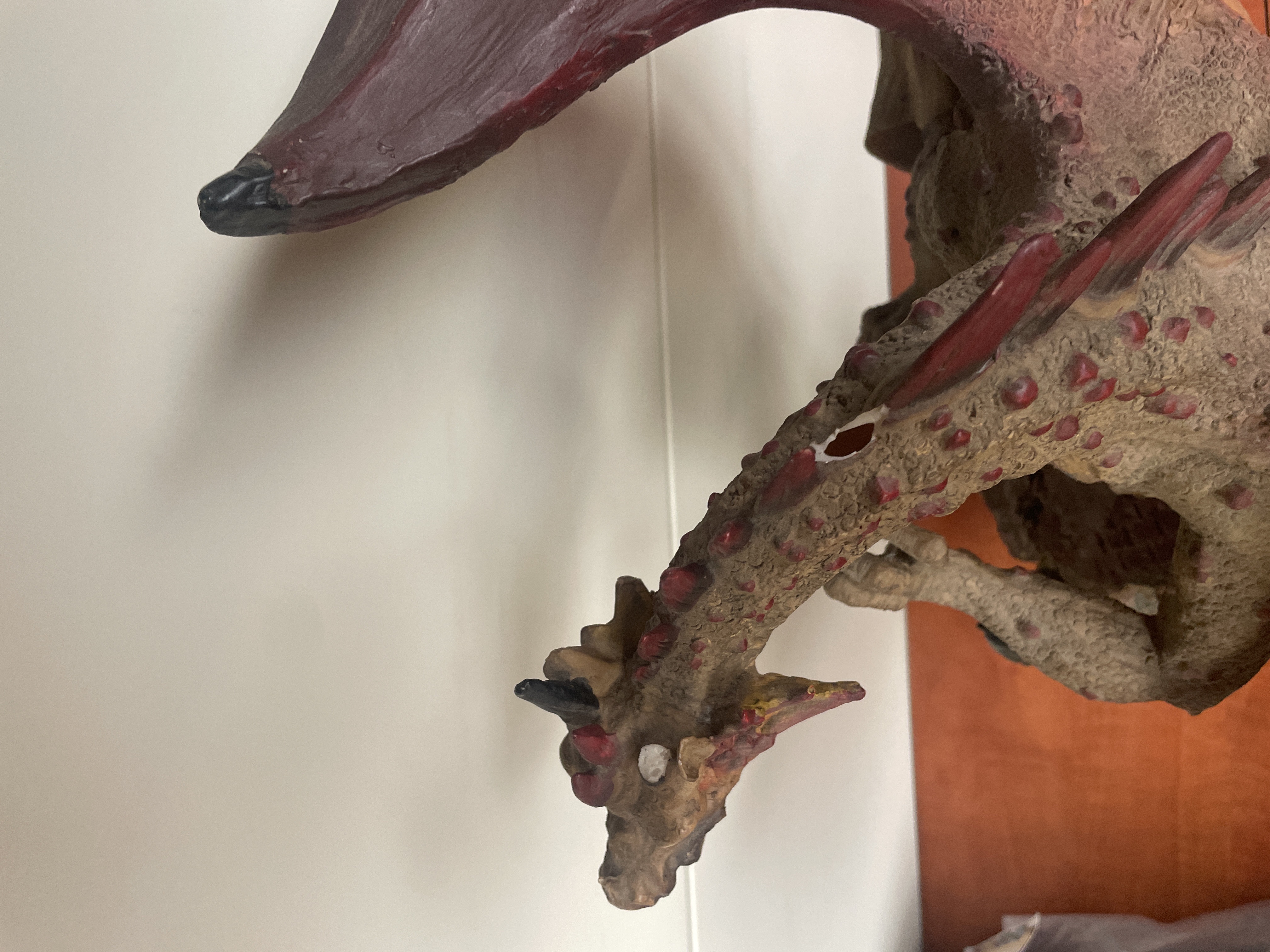 Figurine dragon sur château — photo 3