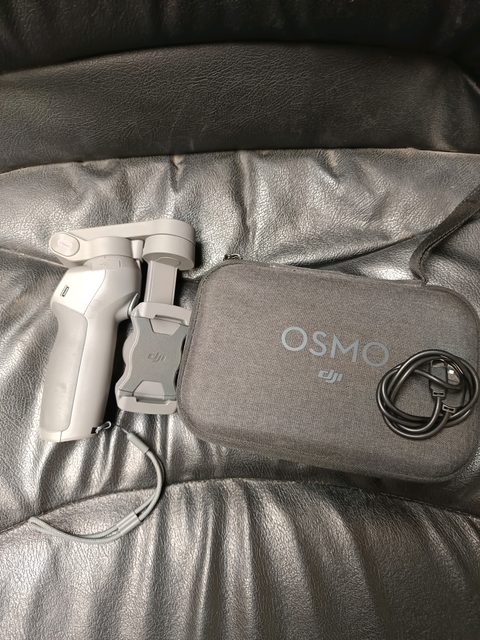 DJI Osmo Mobile 3 - Stabilisateur pour smartphone