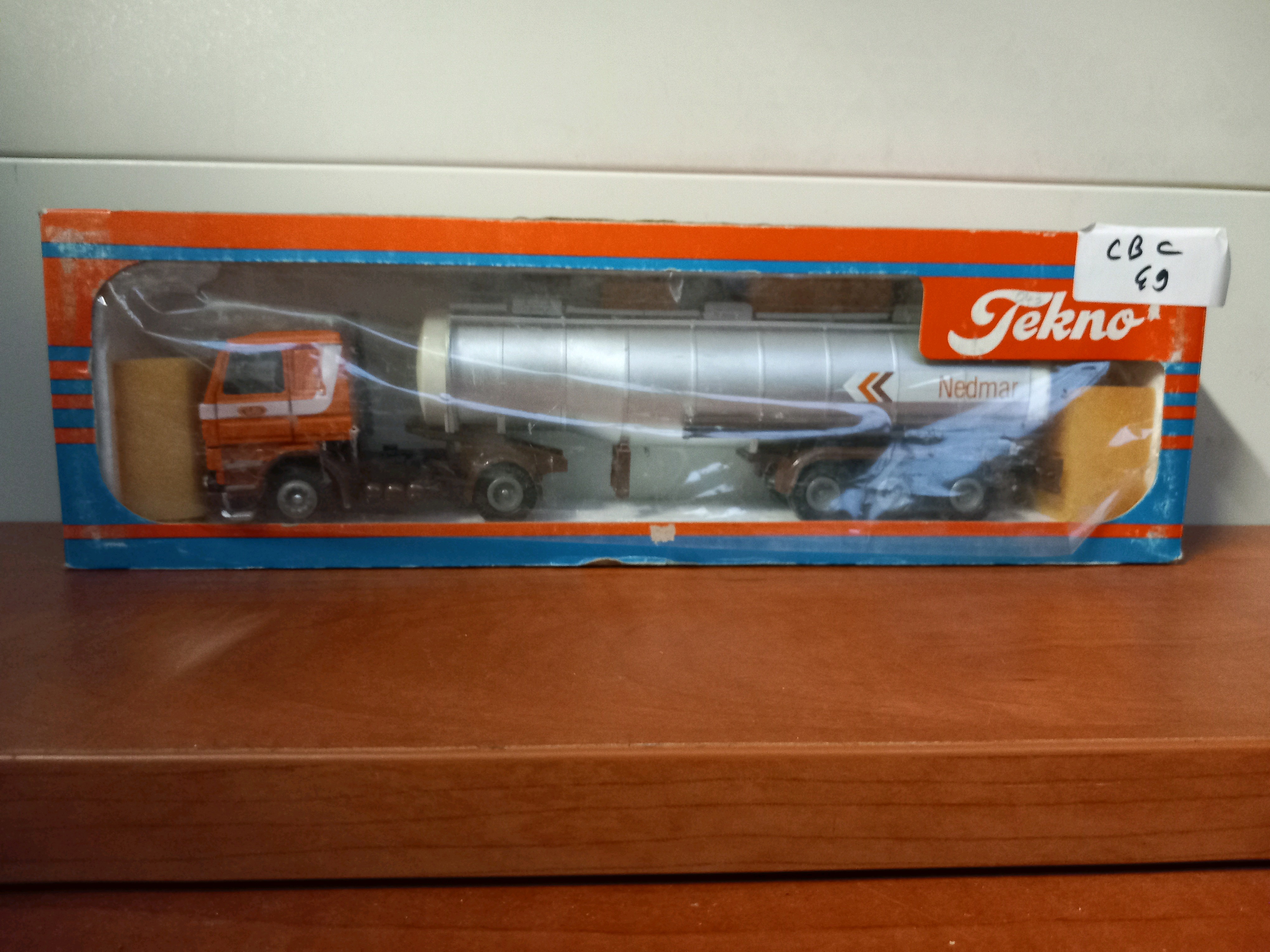 Tekno Camion citerne Nedmar miniature en boîte
