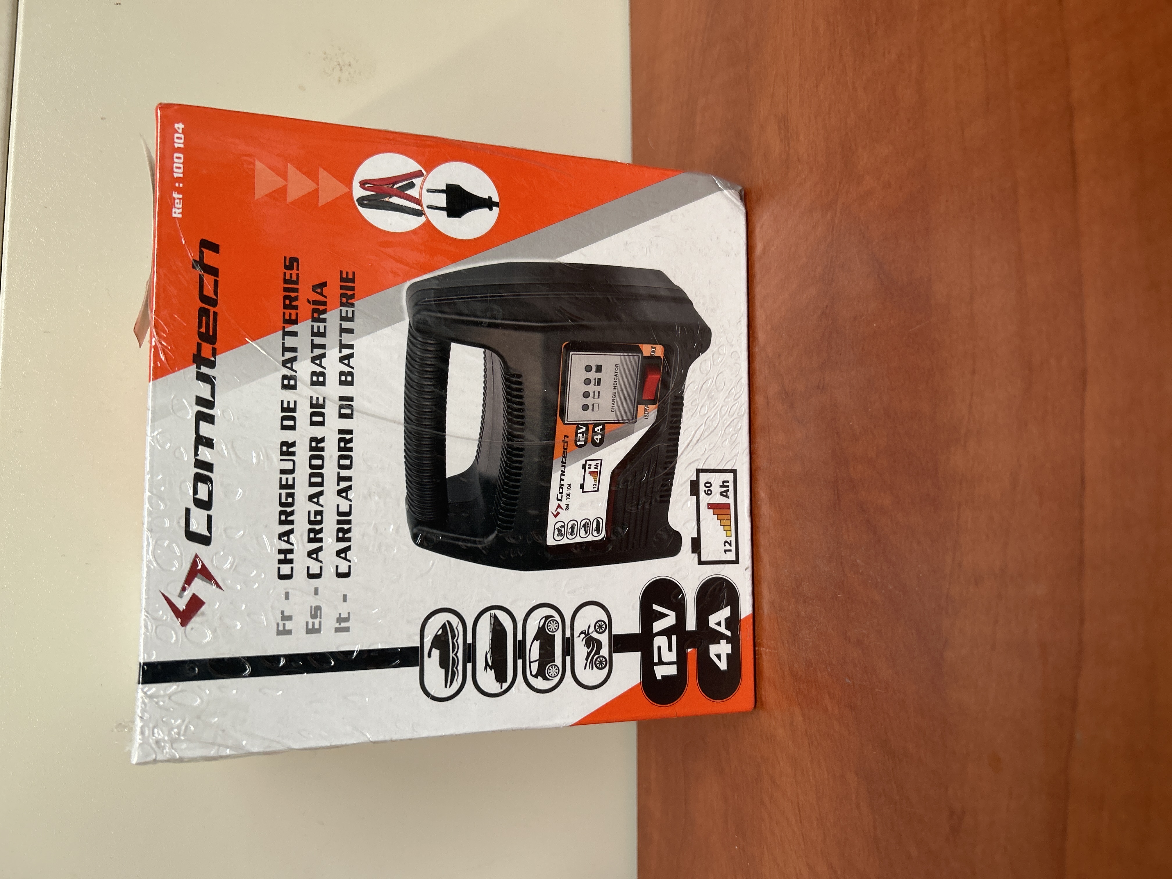 Chargeur de batterie Commutech 12V 4A
