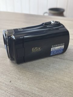 Caméscope Samsung 65x Intelli-Zoom avec câble de charge