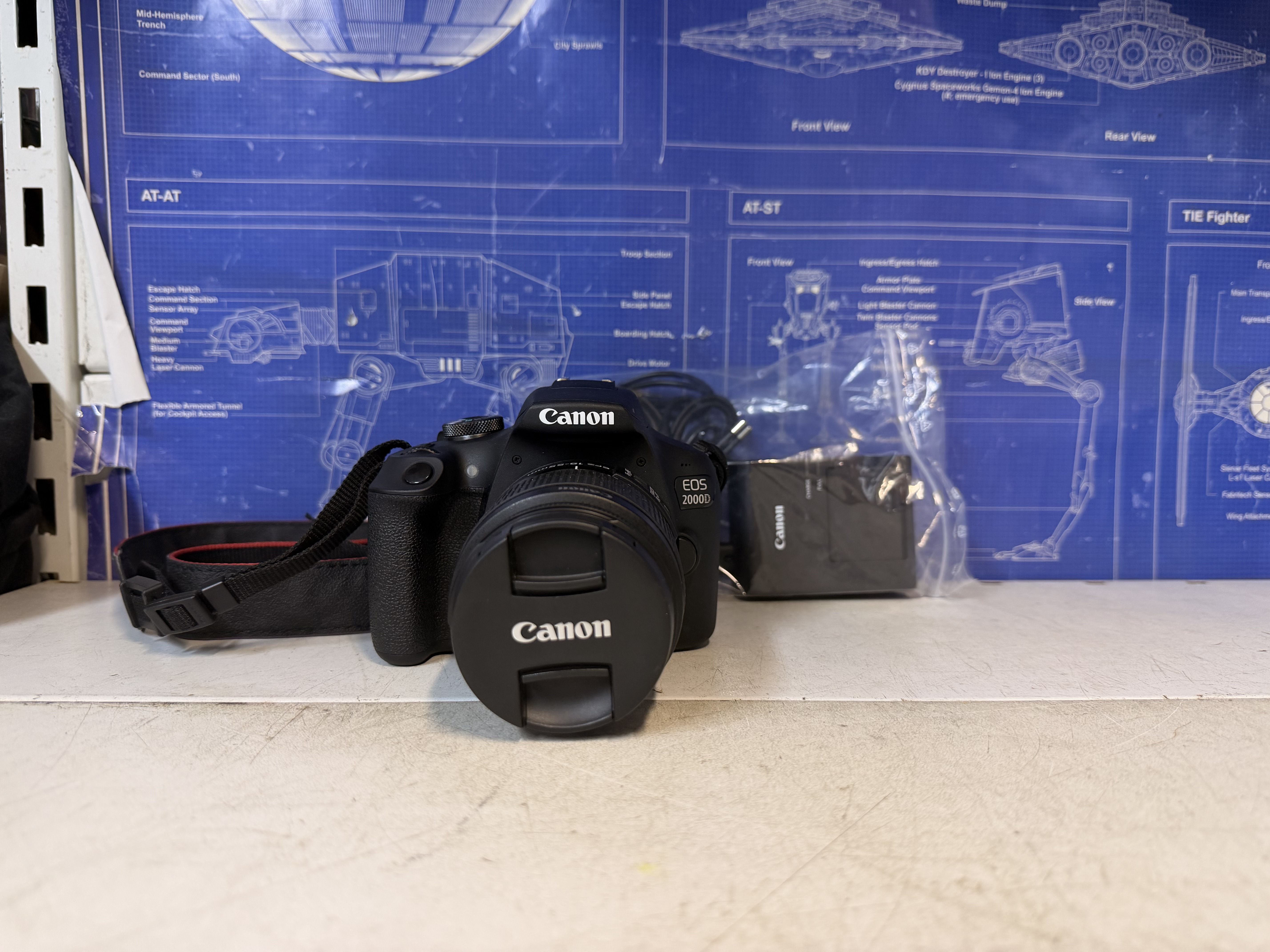 Canon EOS 2000D reflex numérique avec objectif 18-55 mm
