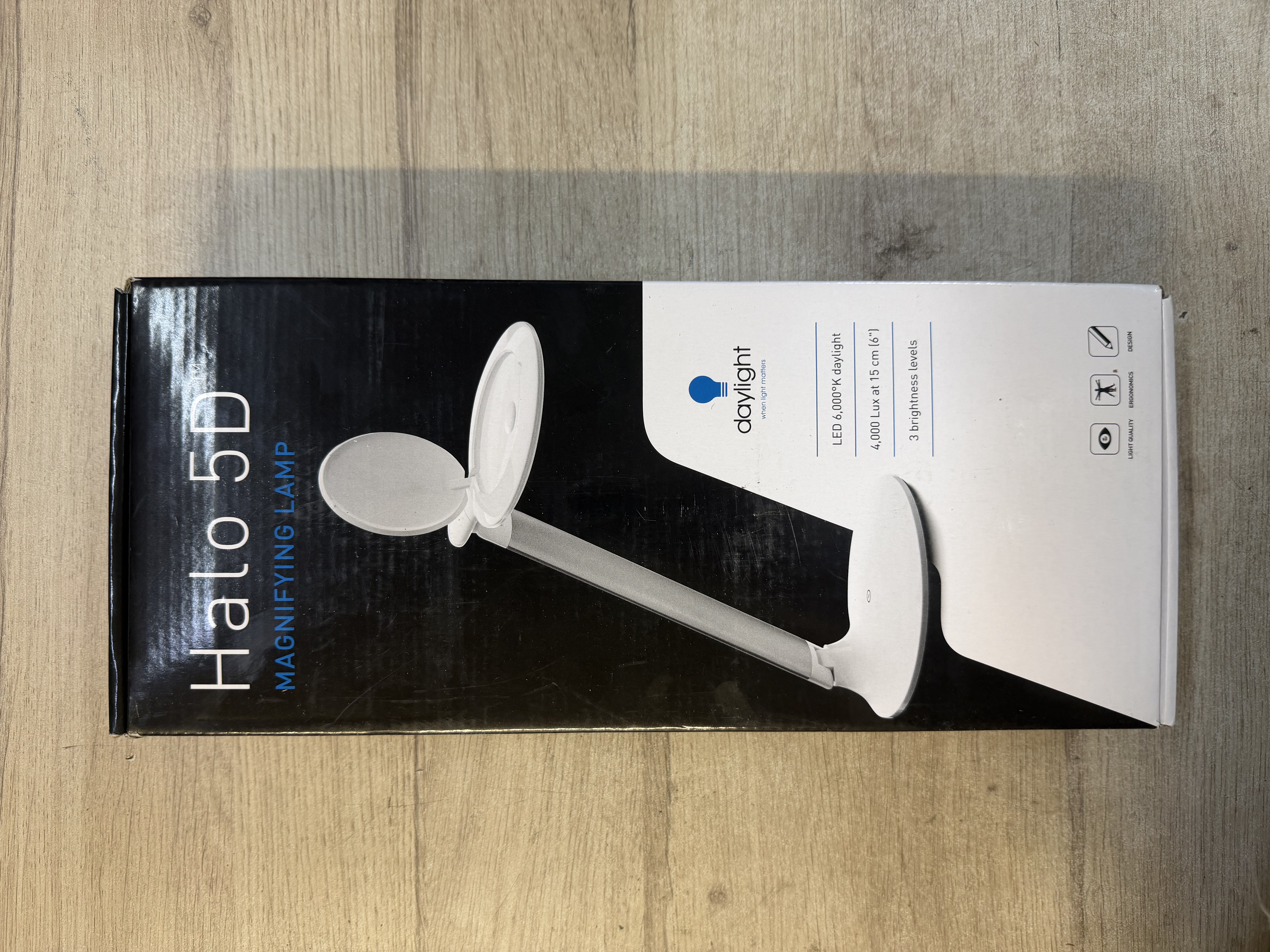 Lampe loupe pliable à LED Halo 5D The Daylight Company