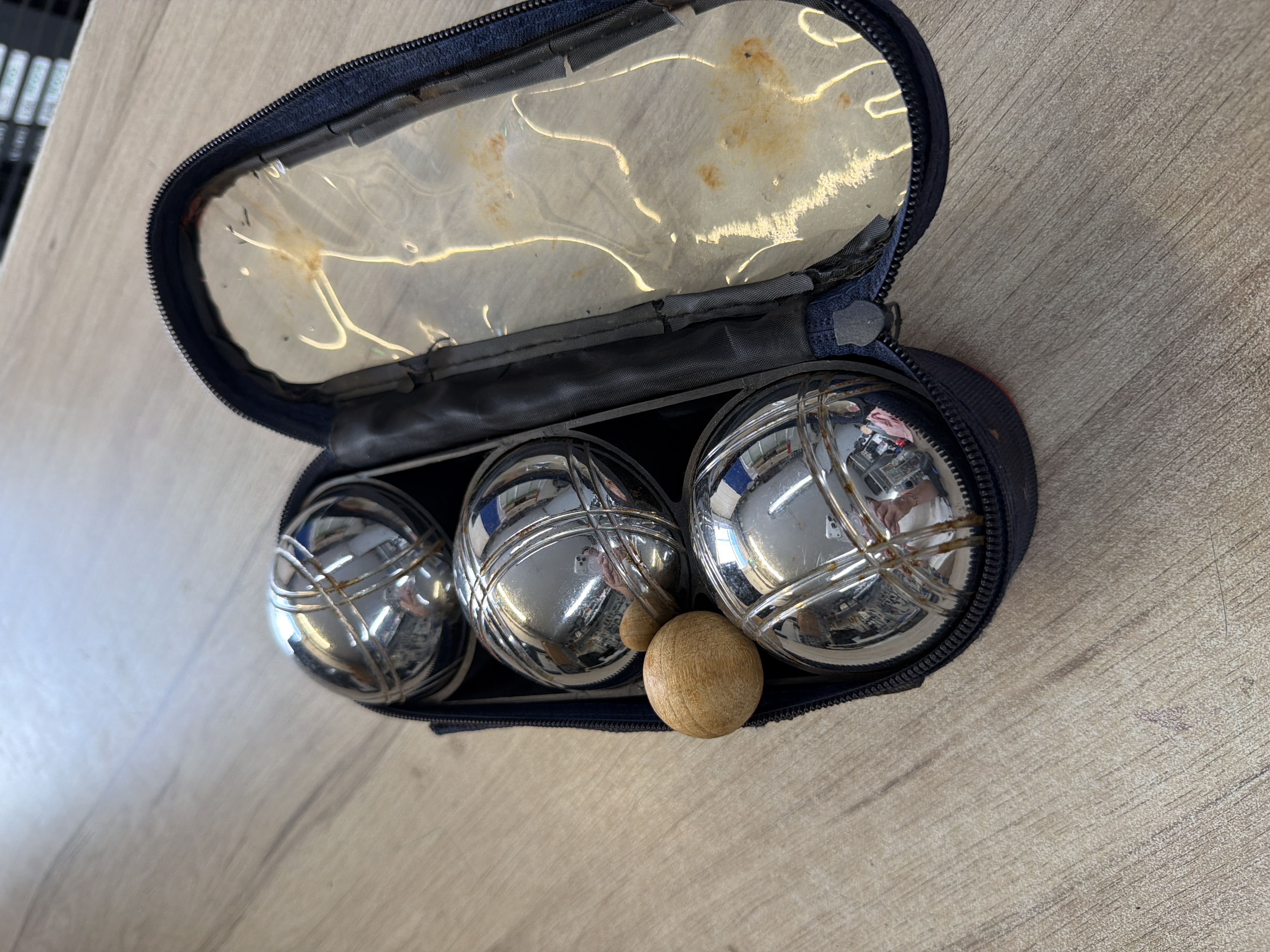 Triplette de pétanque avec housse et cochonnet