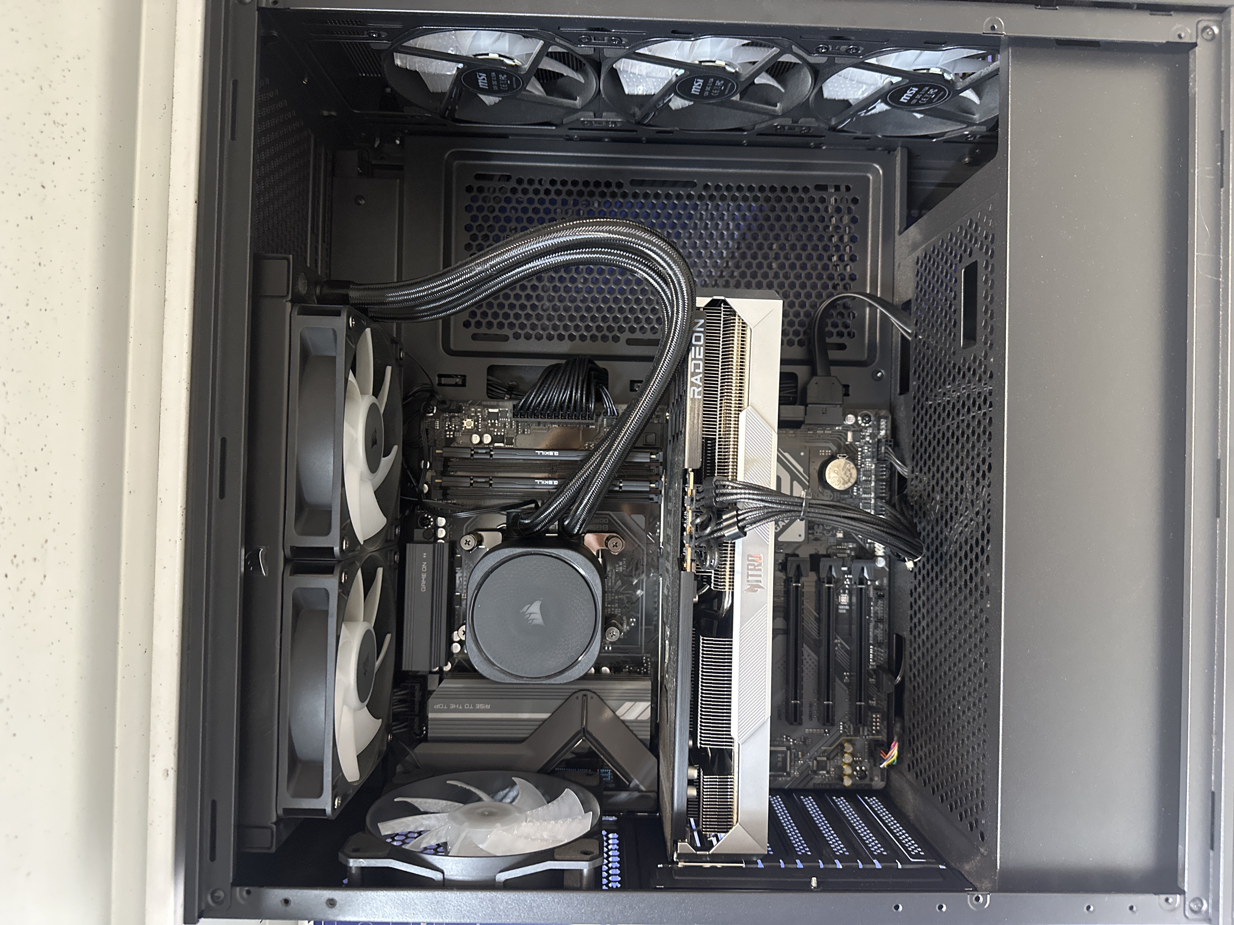 Tour PC Gamer avec carte graphique AMD Radeon