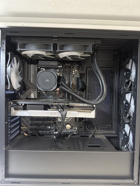 Tour PC Gamer avec carte graphique AMD Radeon