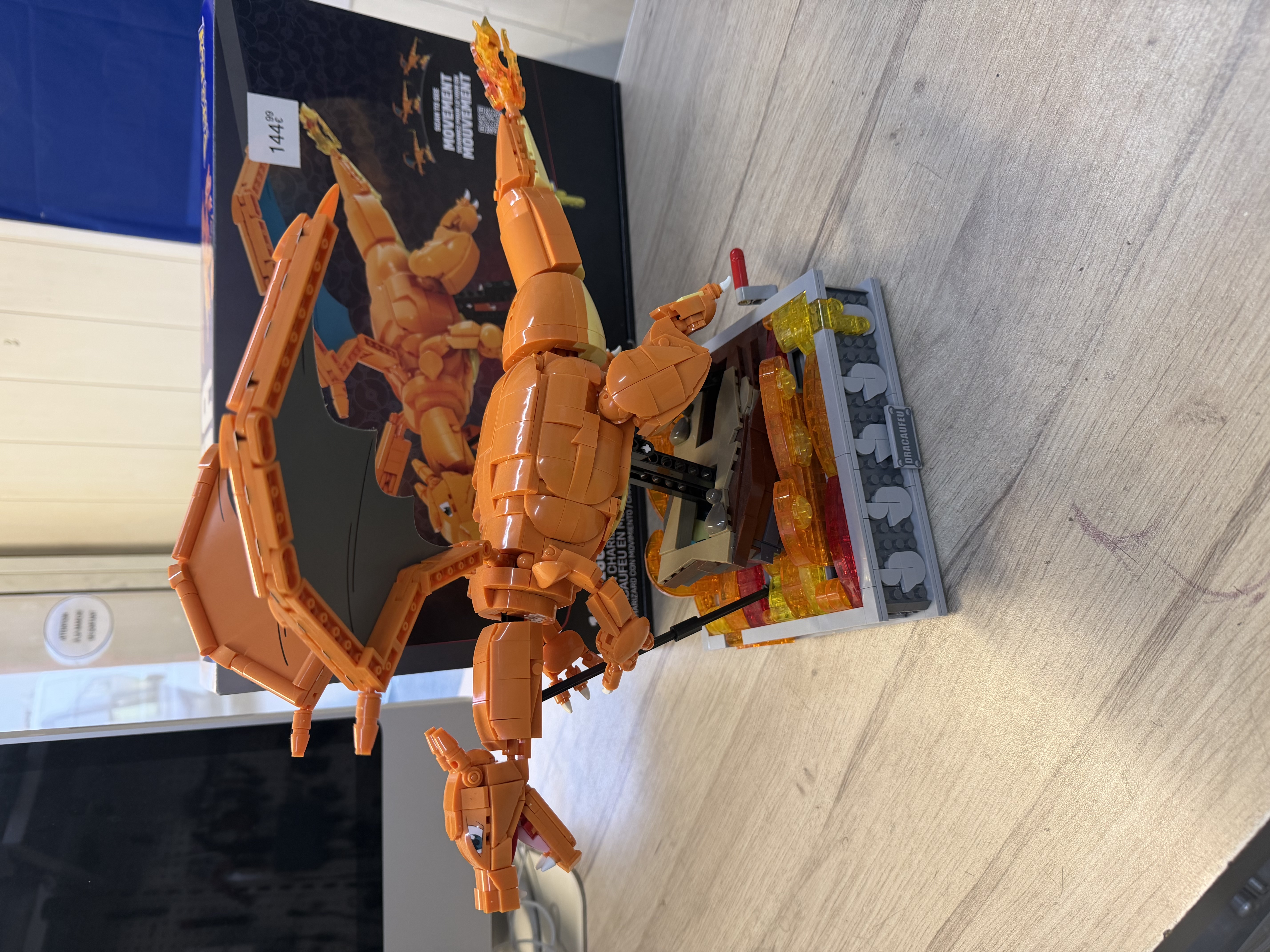 MEGA Pokémon Charizard (Dracaufeu)