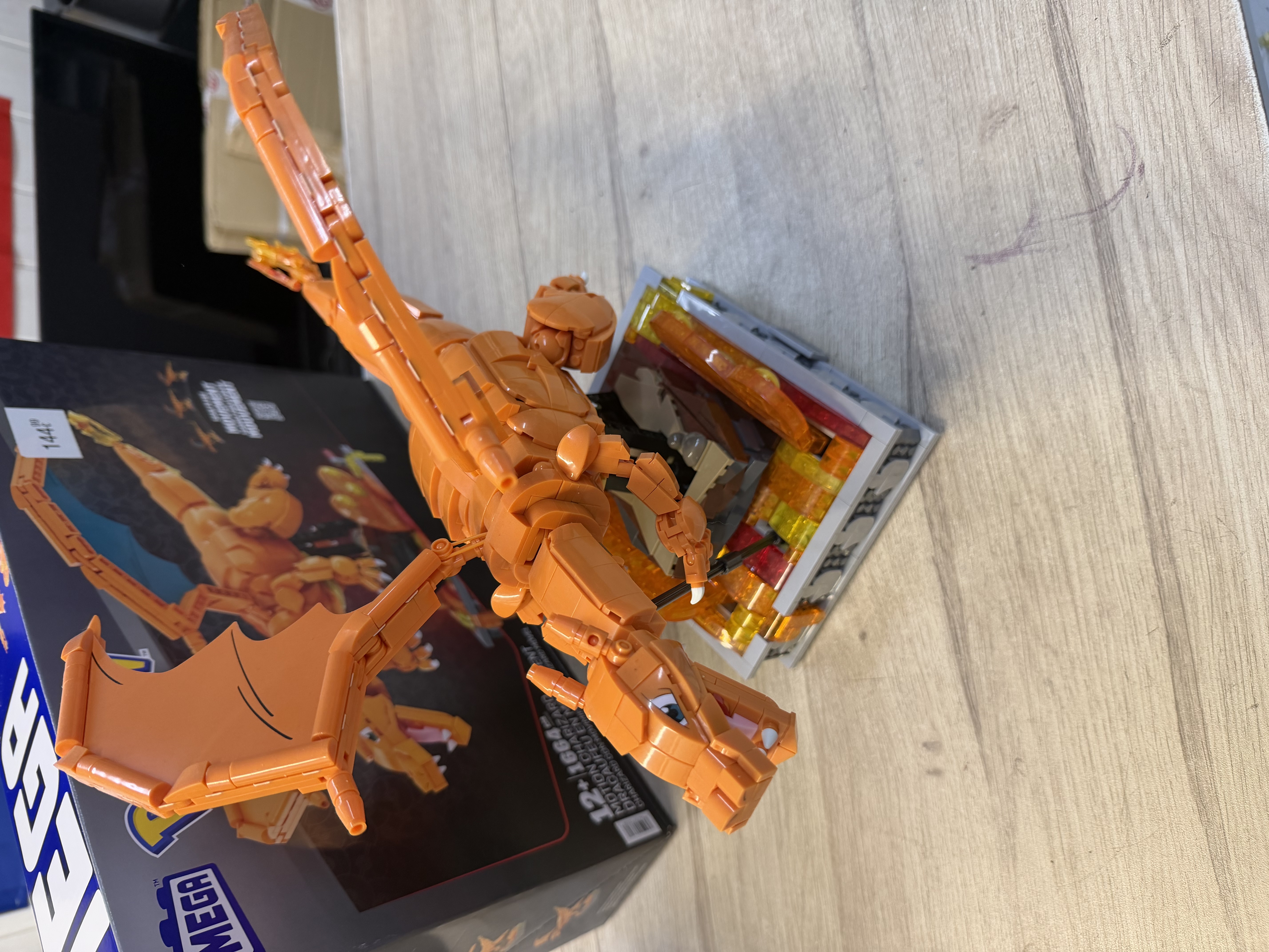 MEGA Pokémon Charizard (Dracaufeu) — photo 2
