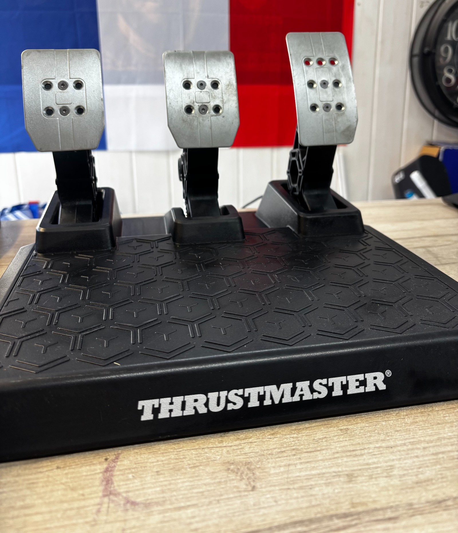 Thrustmaster T248 volant avec pédalier 3 pédales - PlayStation — photo 2
