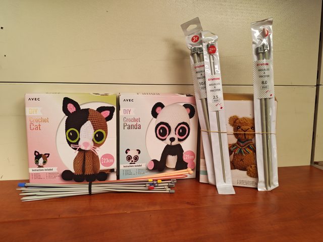 Lot kits crochet AVEC chat panda et aiguilles à tricoter