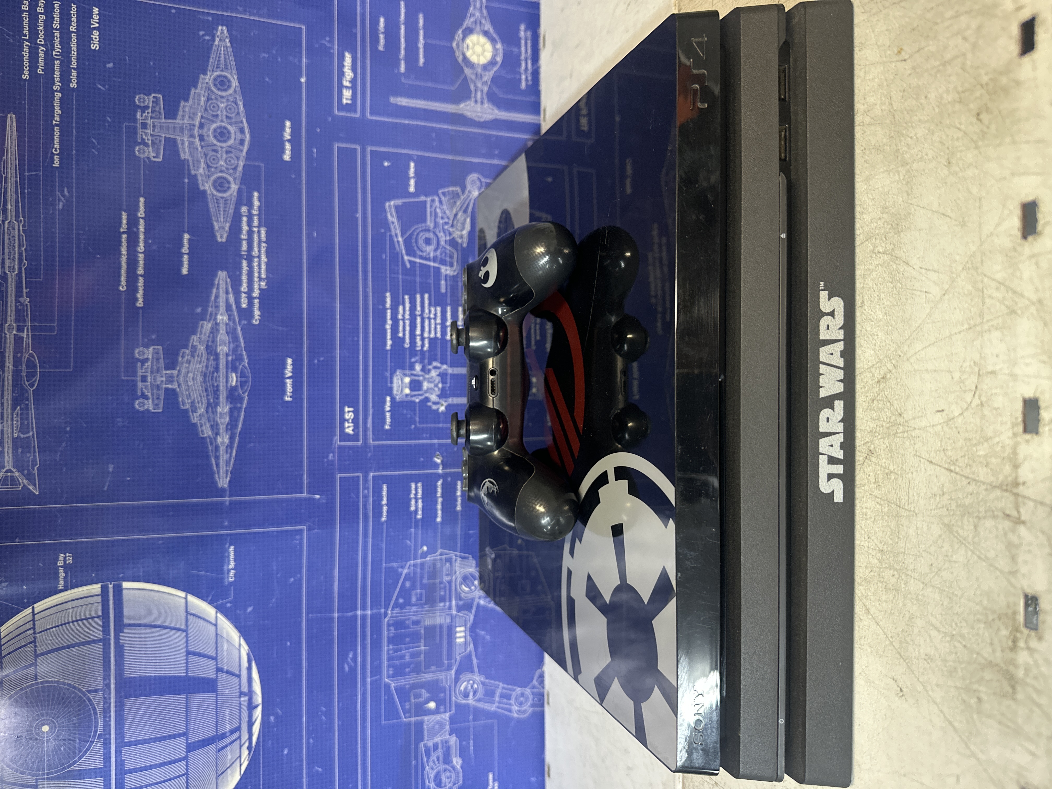 Console Sony PlayStation 4 Pro édition Star Wars avec manette — photo 2