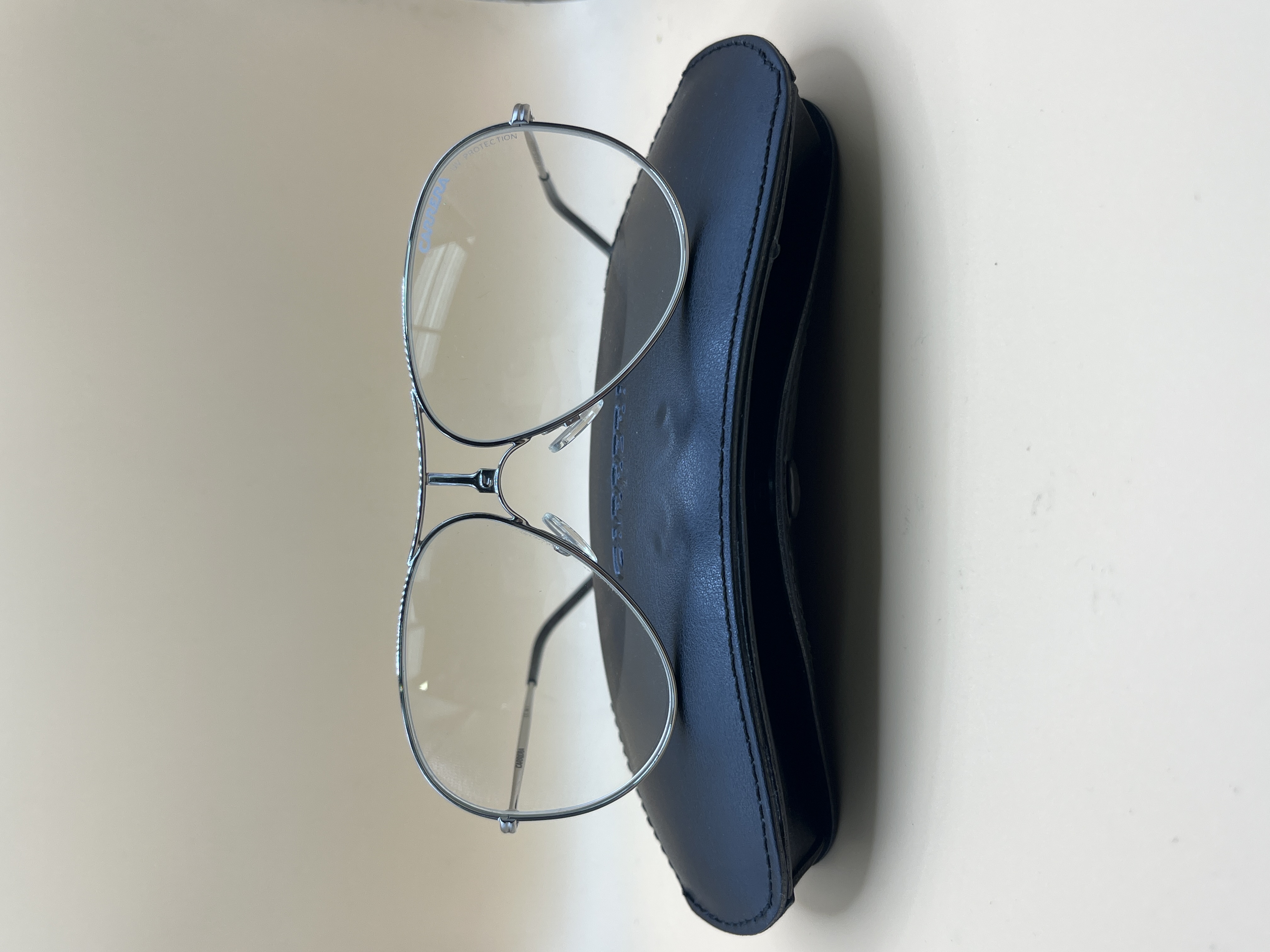 Monture de lunettes carrera aviateur en métal argenté avec étui rigide