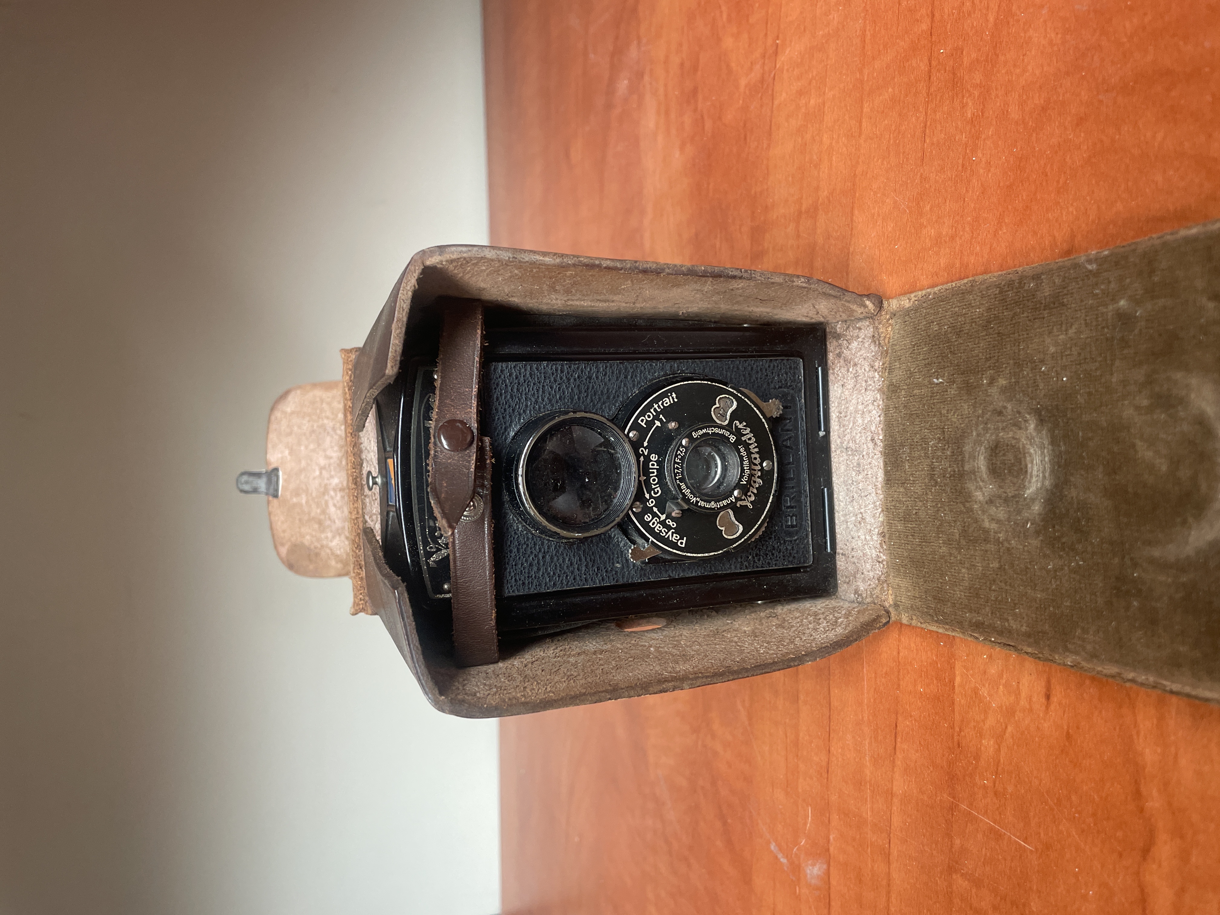 Appareil photo ancien Voigtländer Brillant avec étui