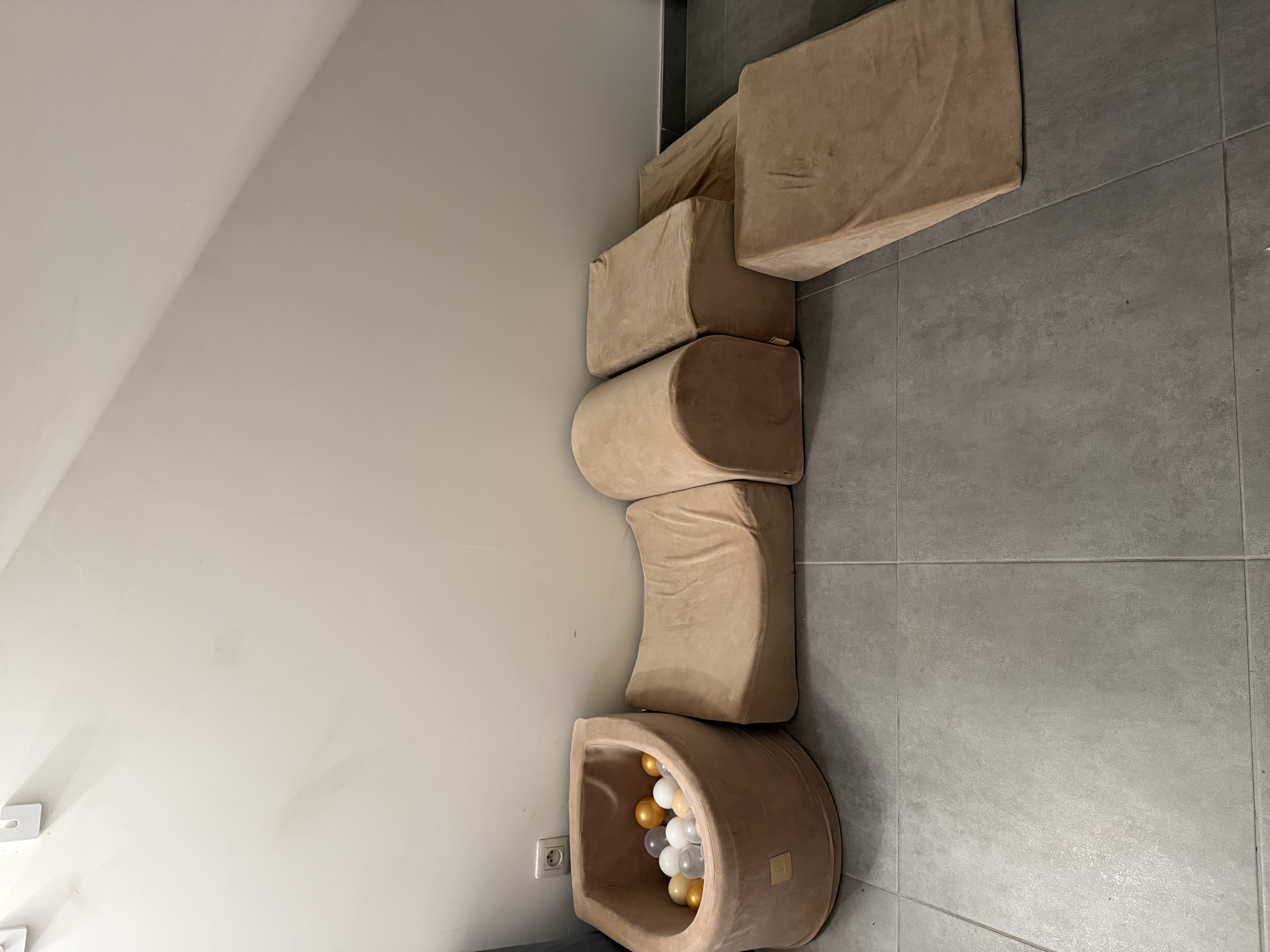 Parcours de motricité enfant en mousse effet velours beige