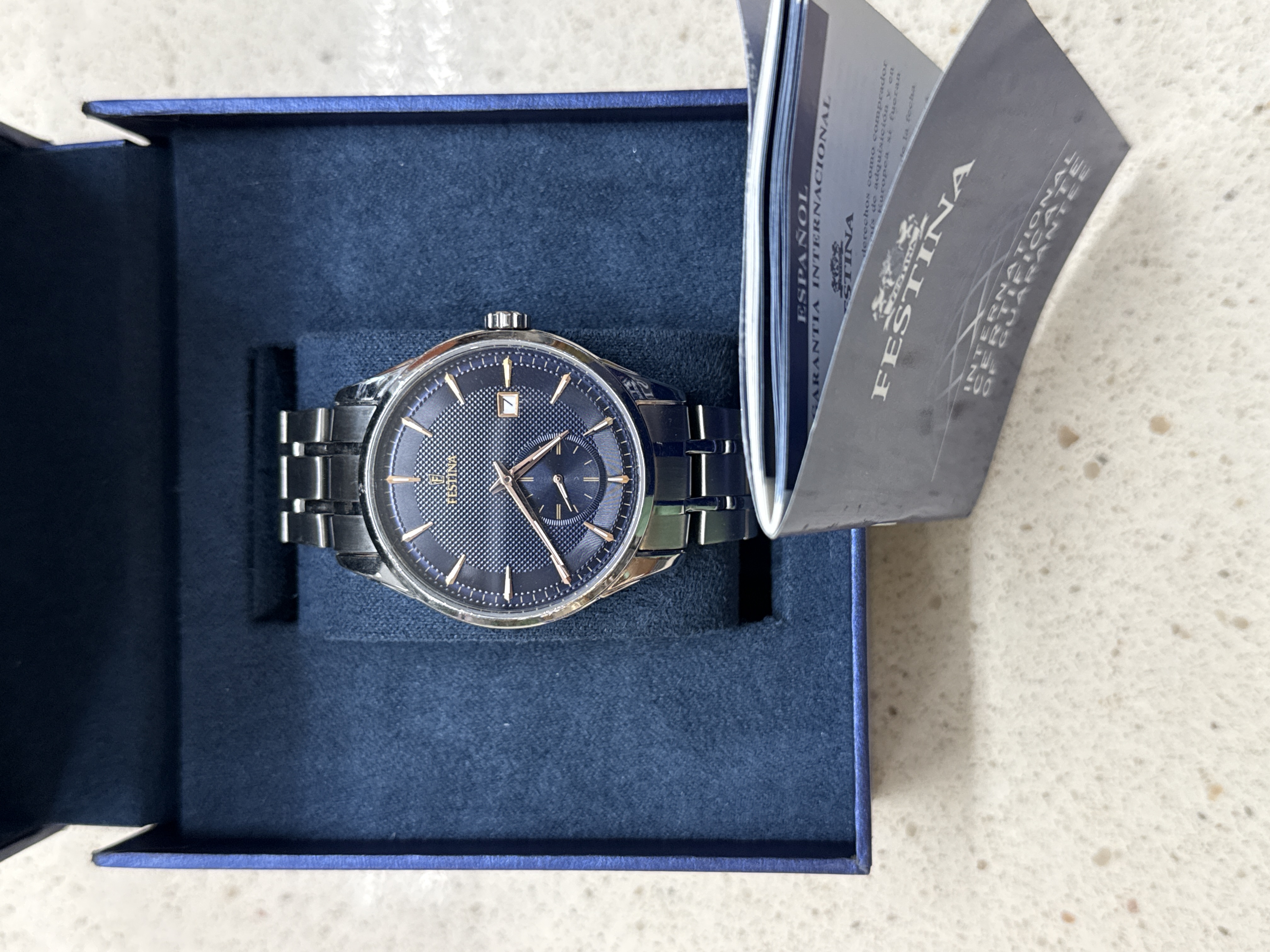 Montre Festina F20276/2 analogique, bracelet acier, cadran bleu