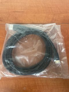 Câble HDMI coudé mâle vers mâle sous emballage
