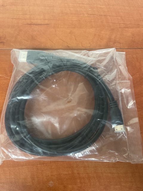 Câble HDMI coudé mâle vers mâle sous emballage