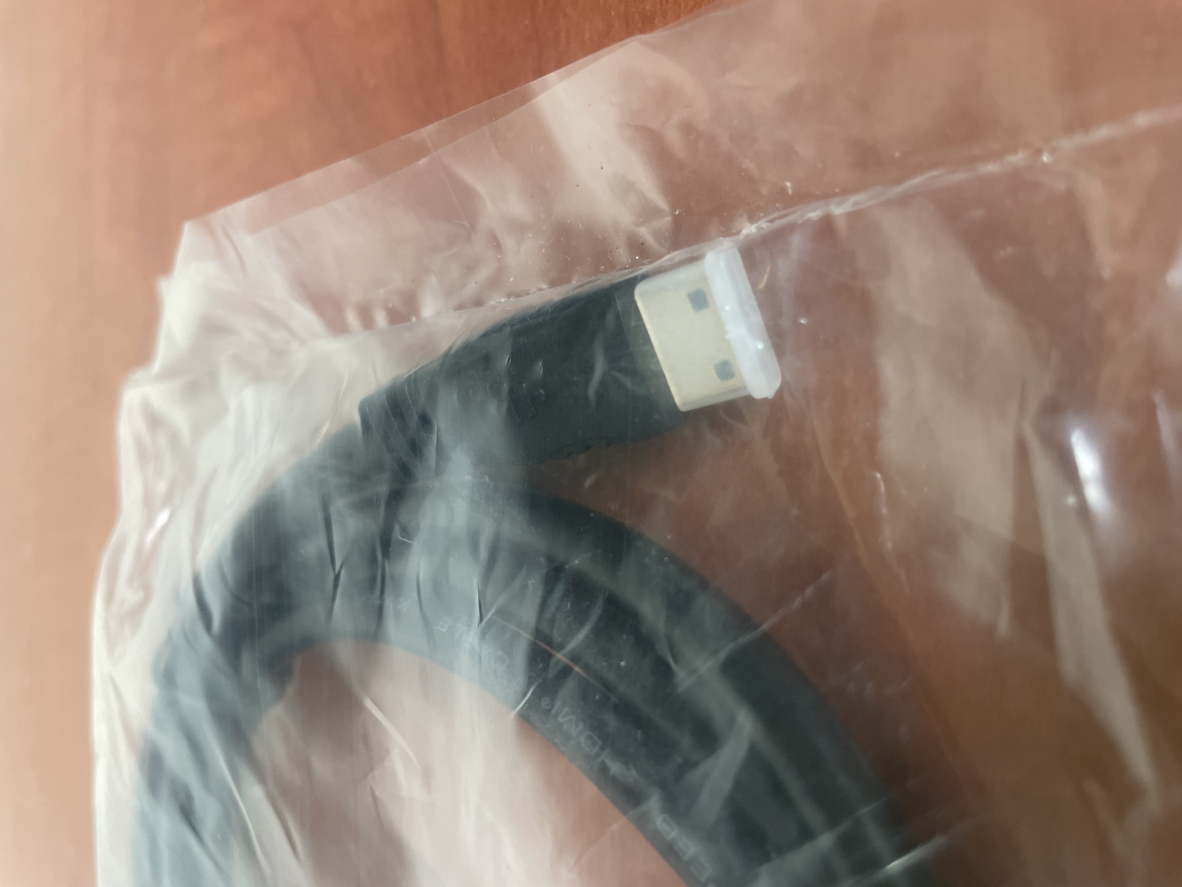 Câble HDMI coudé mâle vers mâle sous emballage — photo 2