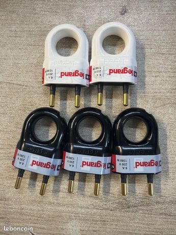 Lot de 5 fiches mâles Legrand 6A 2P+T avec anneau