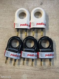 Lot de 5 fiches mâles Legrand 6A 2P+T avec anneau