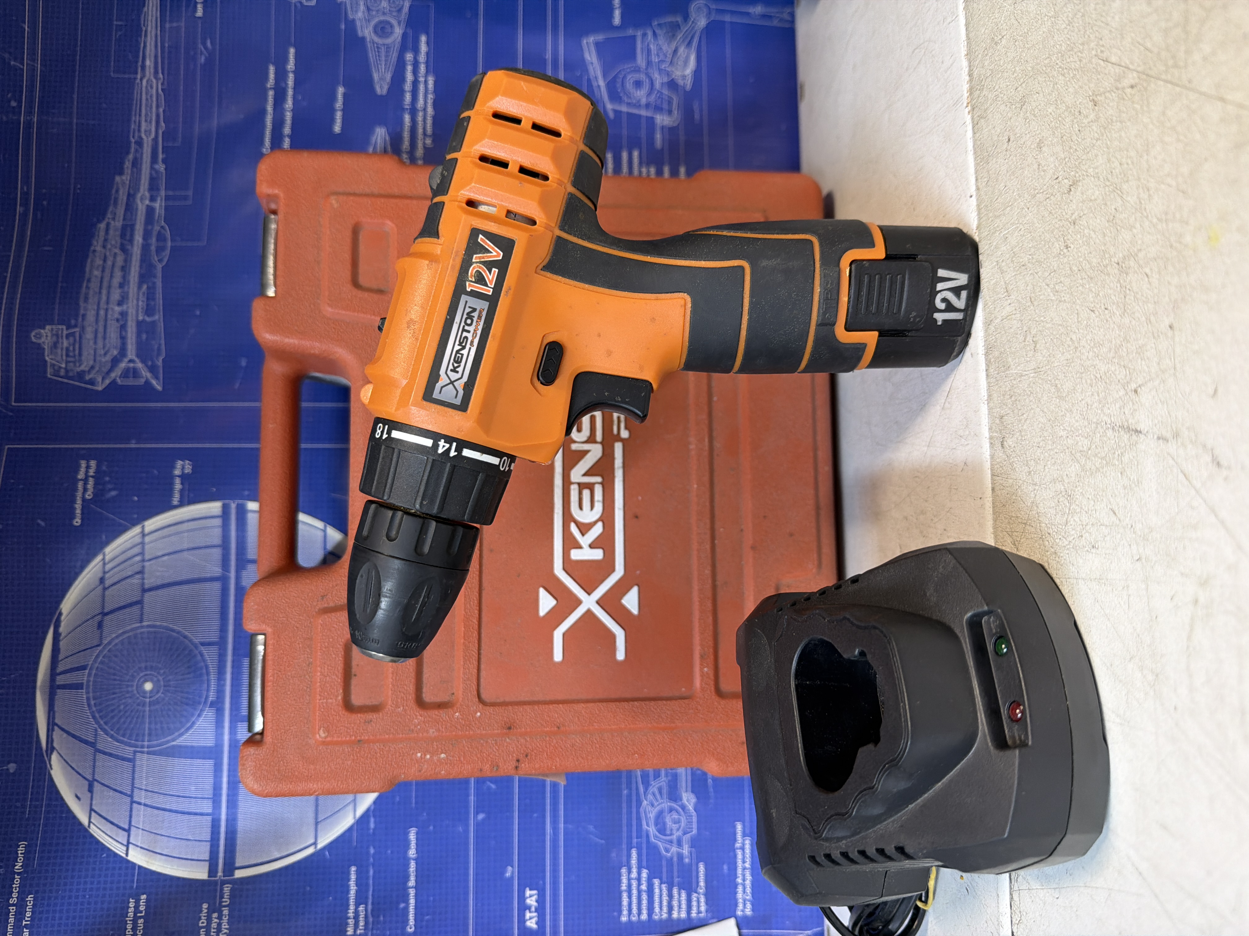 Perceuse-visseuse sans fil 12V Kenston avec chargeur et coffret