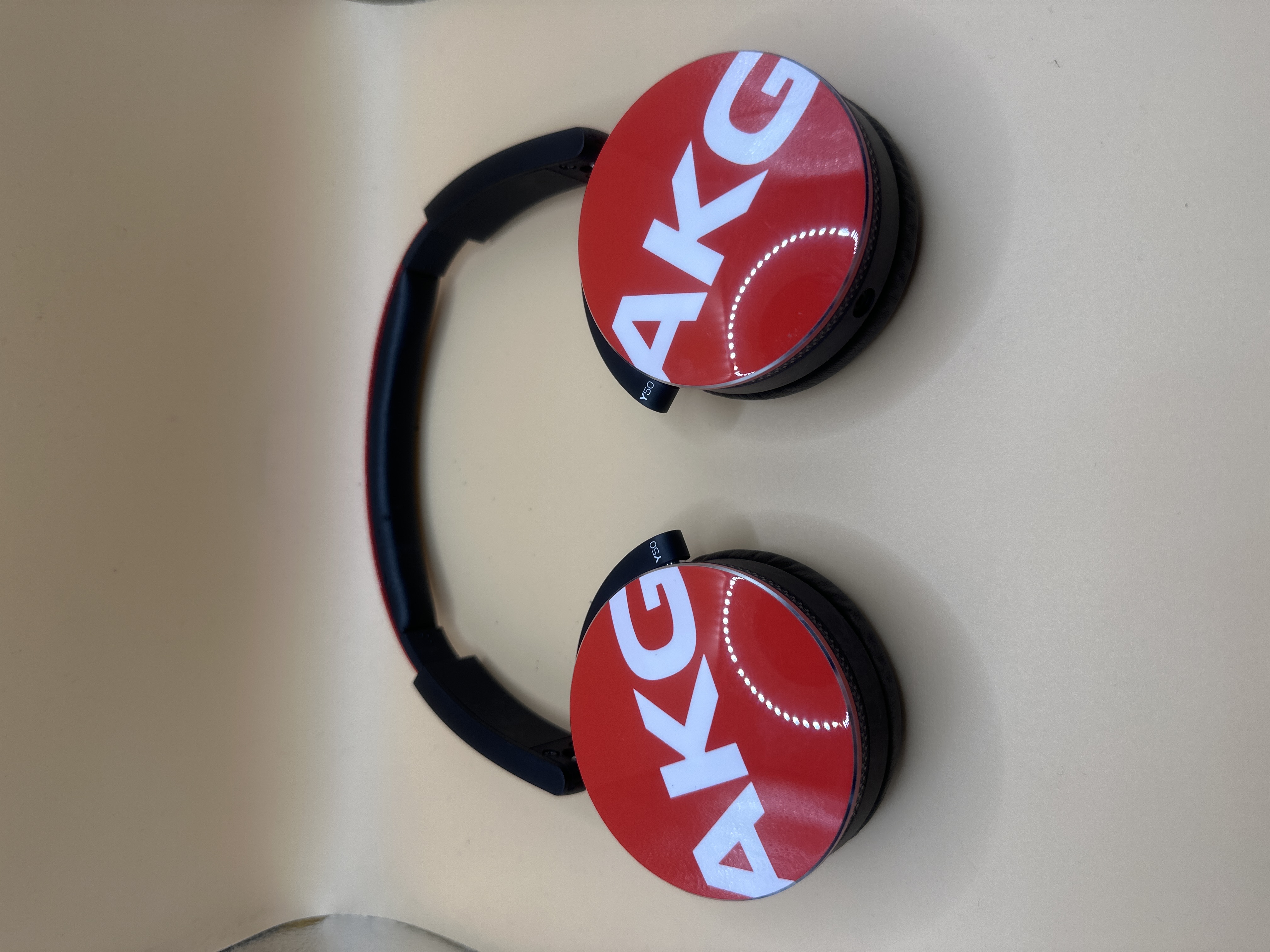 Casque AKG supra-aural rouge pliable — photo 2