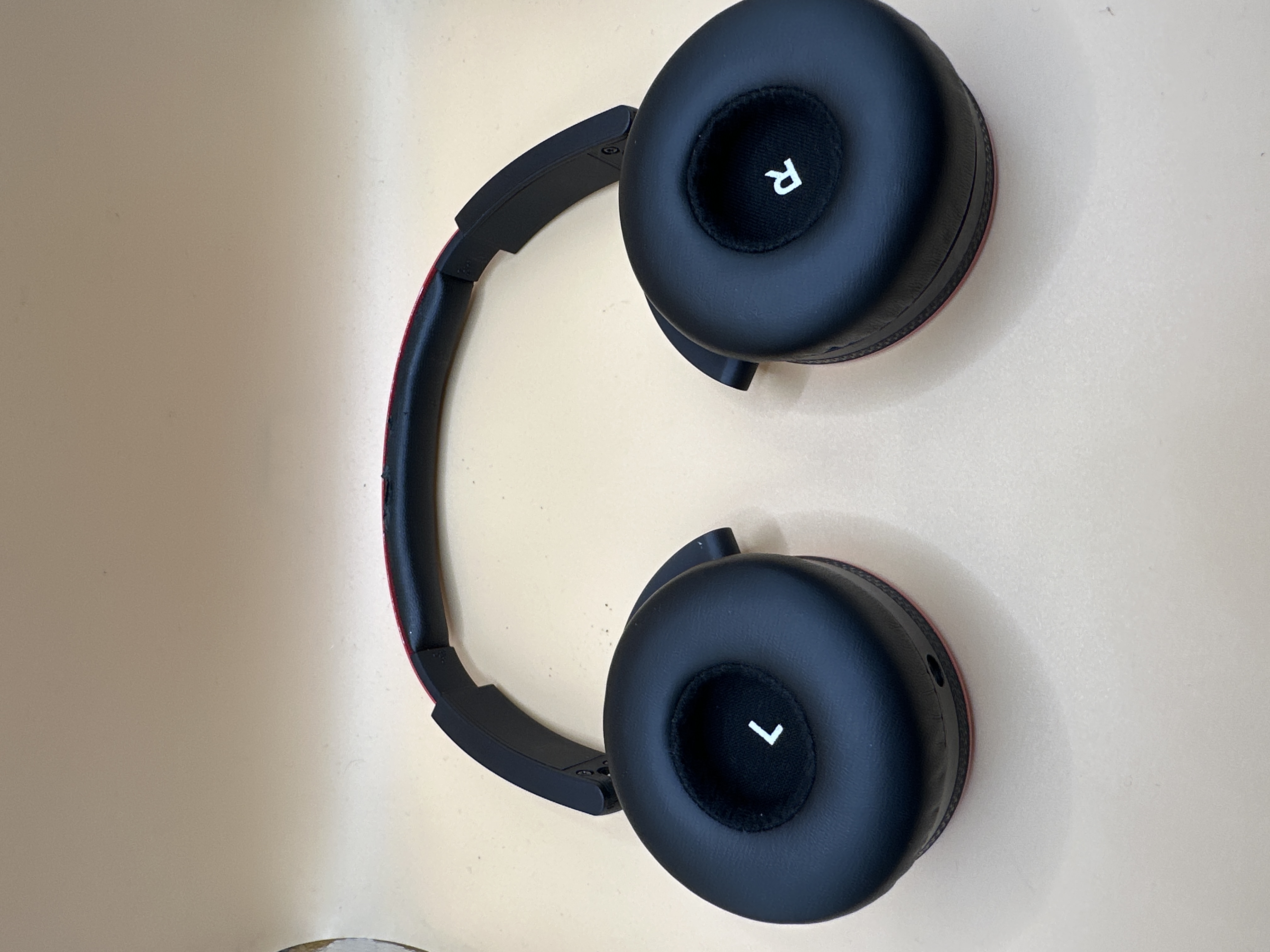 Casque AKG supra-aural rouge pliable — photo 3