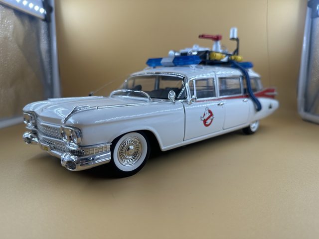 Hot Wheels Ghostbusters Ecto-1 miniature 1:18
