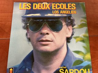 Michel Sardou - Les Deux Écoles / Los Angelien - vinyle 45 tours