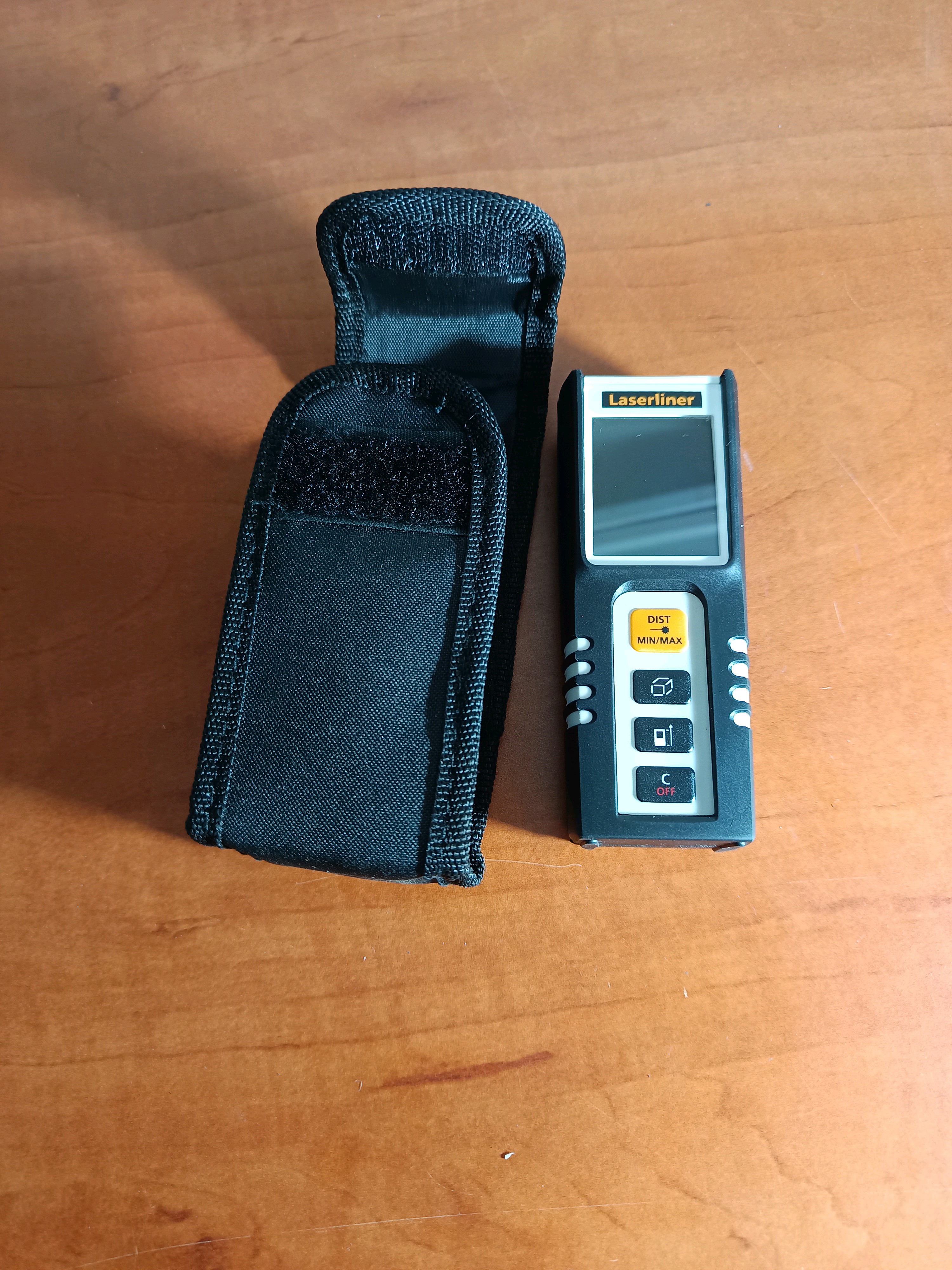 Télémètre laser Laserliner avec étui