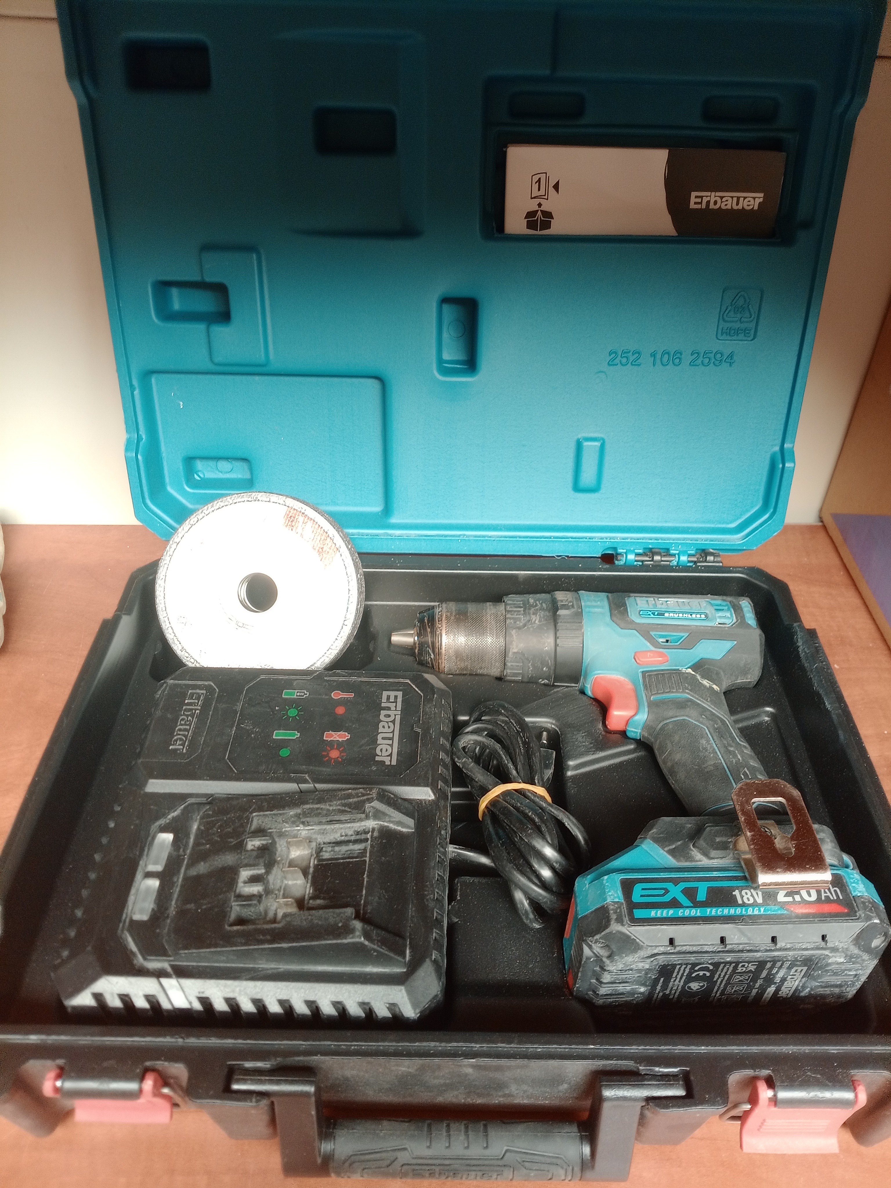 Perceuse-visseuse Erbauer 18V avec batterie, chargeur et 8 disques