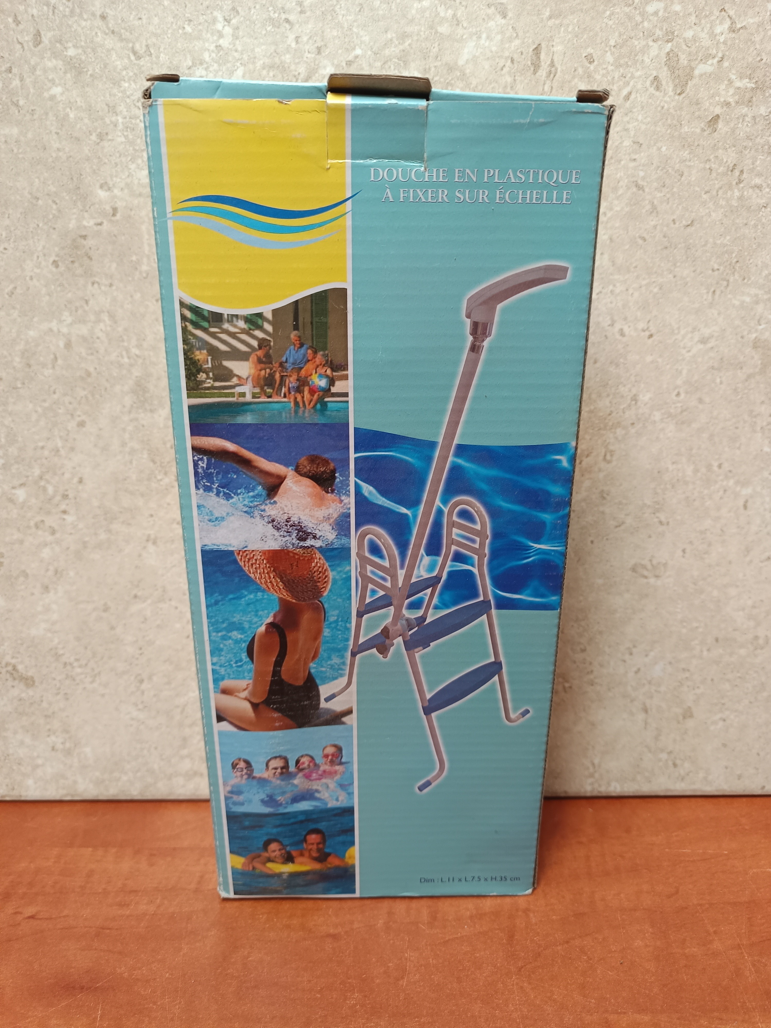 Douche en plastique a fixer sur echelle de piscine