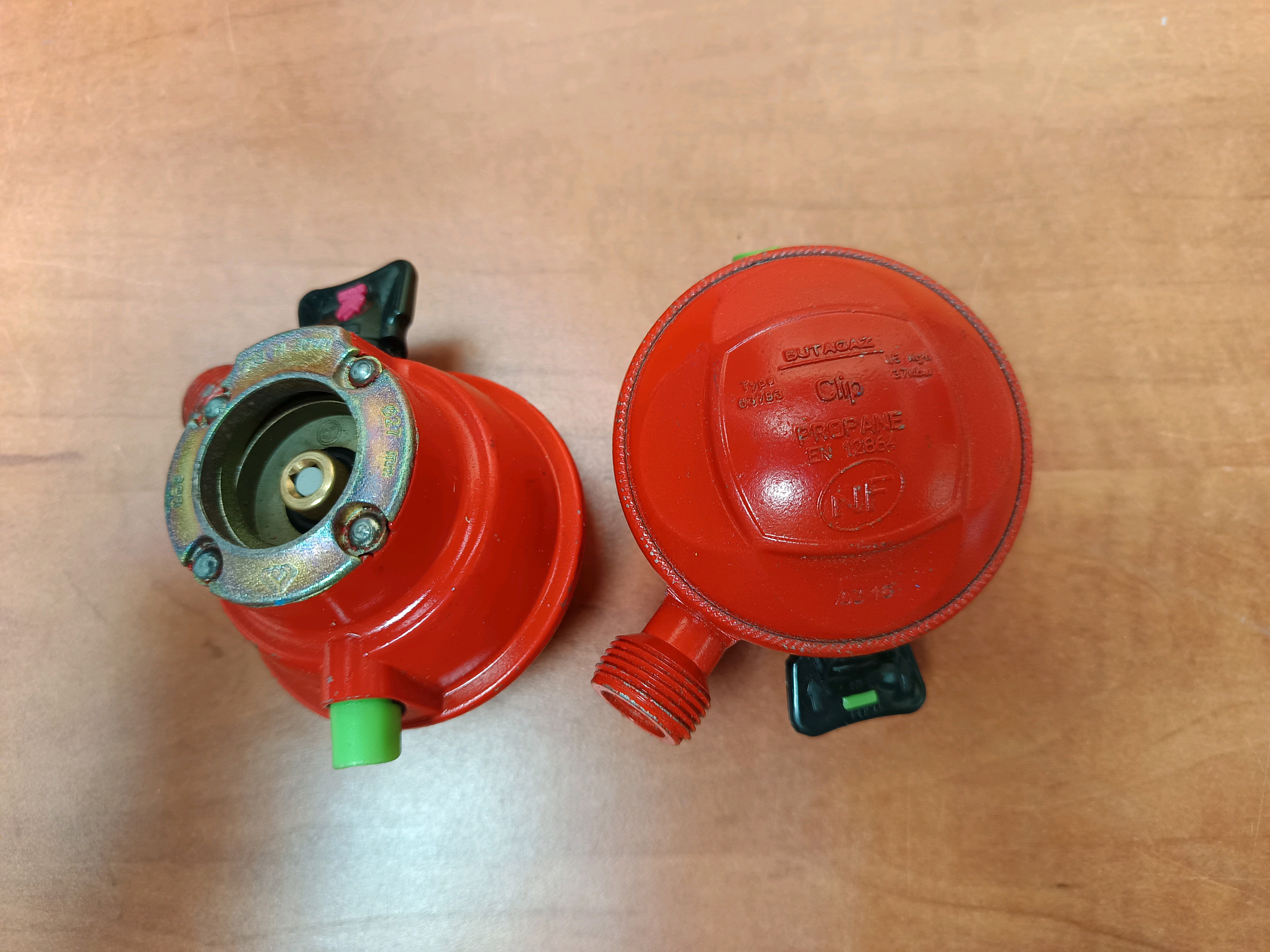Détendeur propane 37 mbar avec robinet, sortie filetée