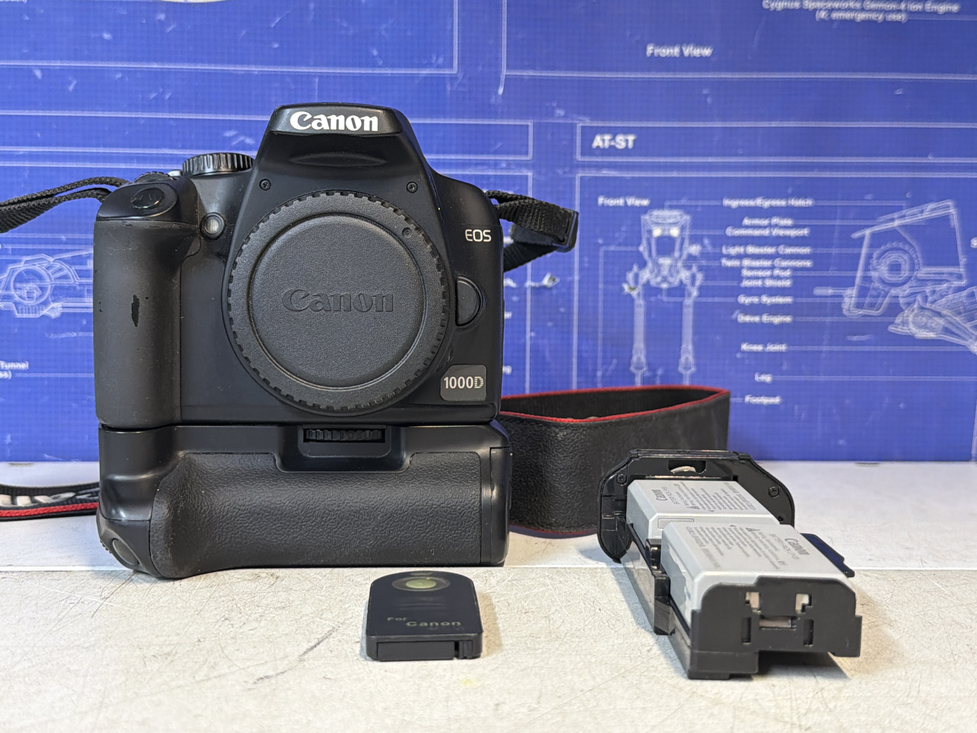 Canon EOS 1000D avec grip batterie